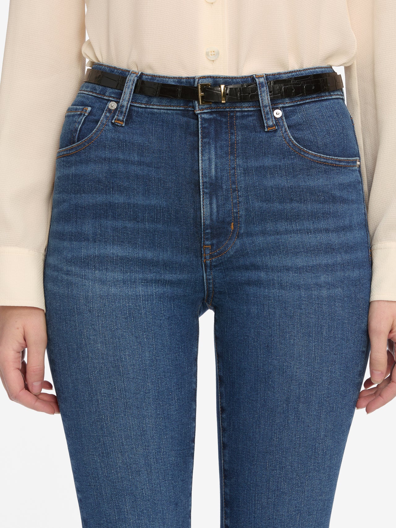 jeans front detail image alt:fit1