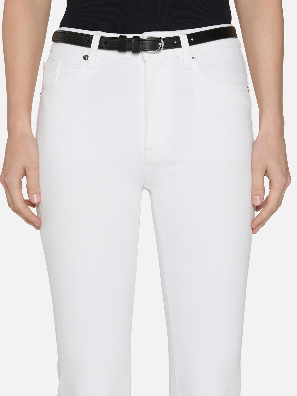 jeans front detail image alt:fit1