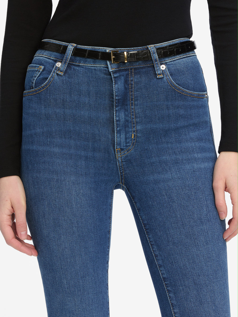 jeans front detail image alt:fit1