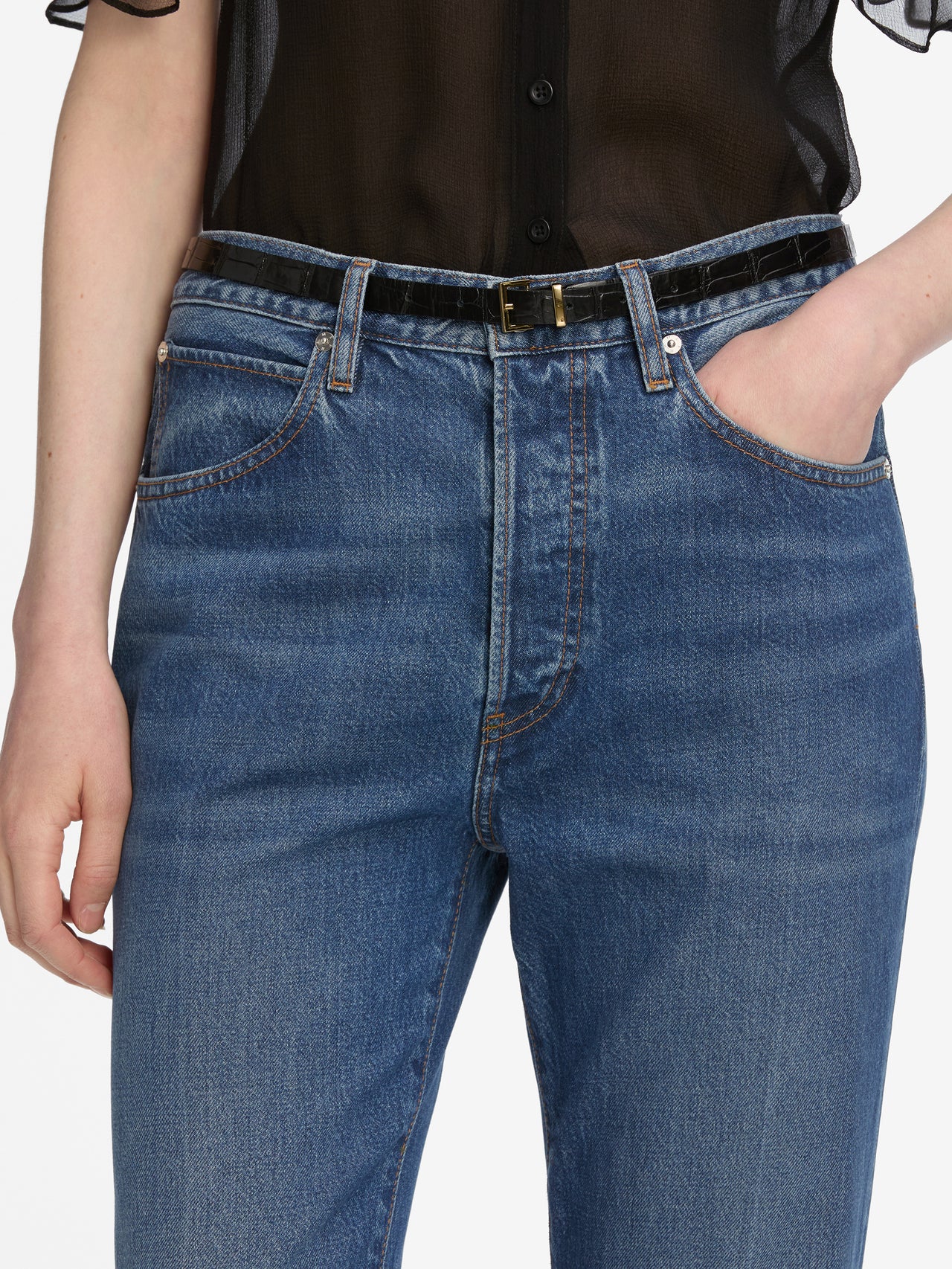 jeans front detail image alt:fit1