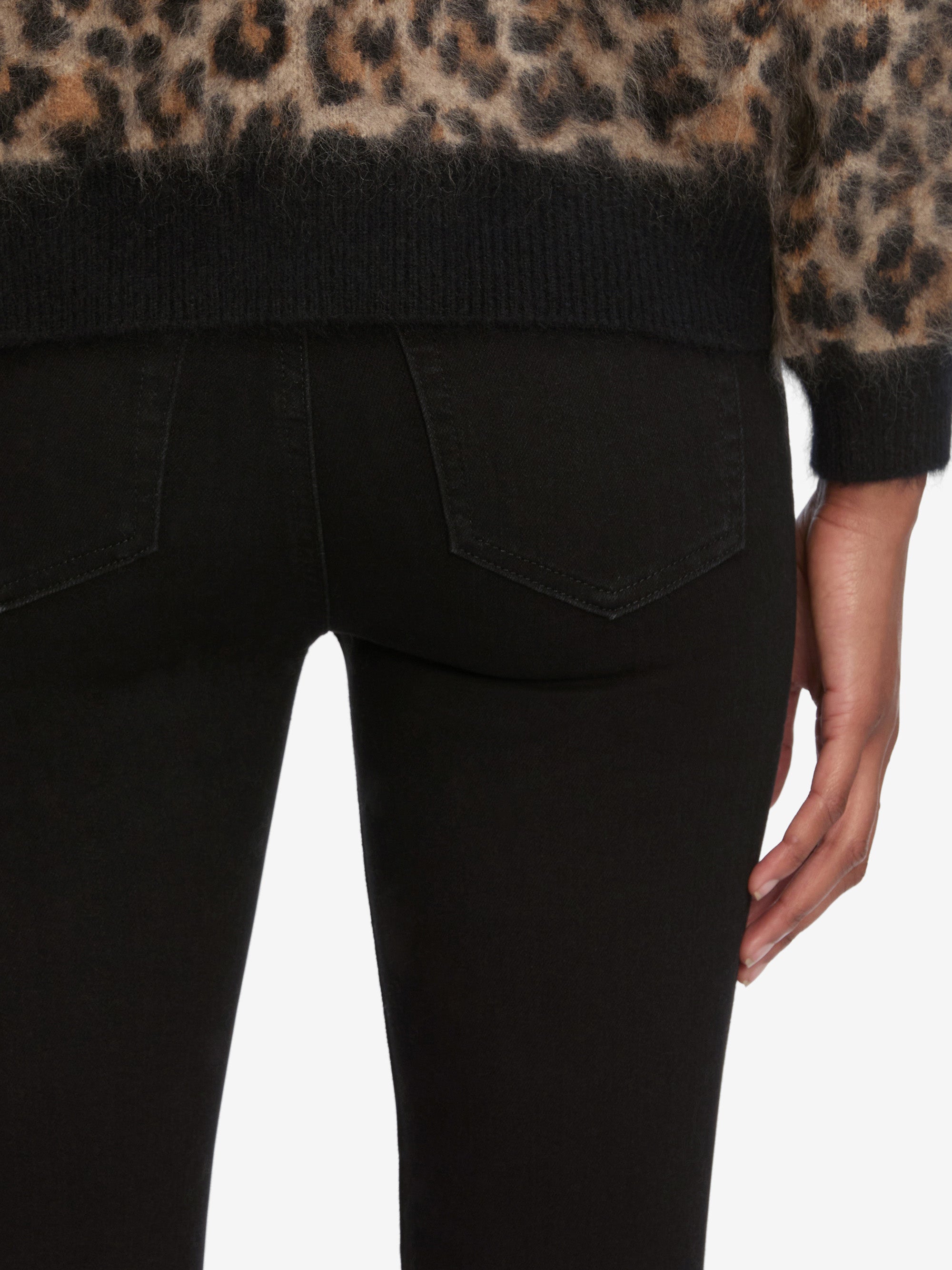 jeans front detail image alt:fit1