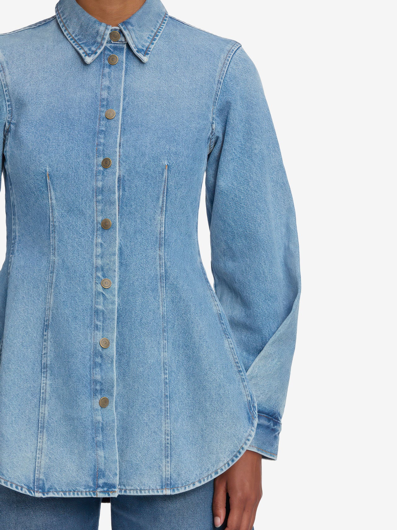 shirt front detail image alt:fit1