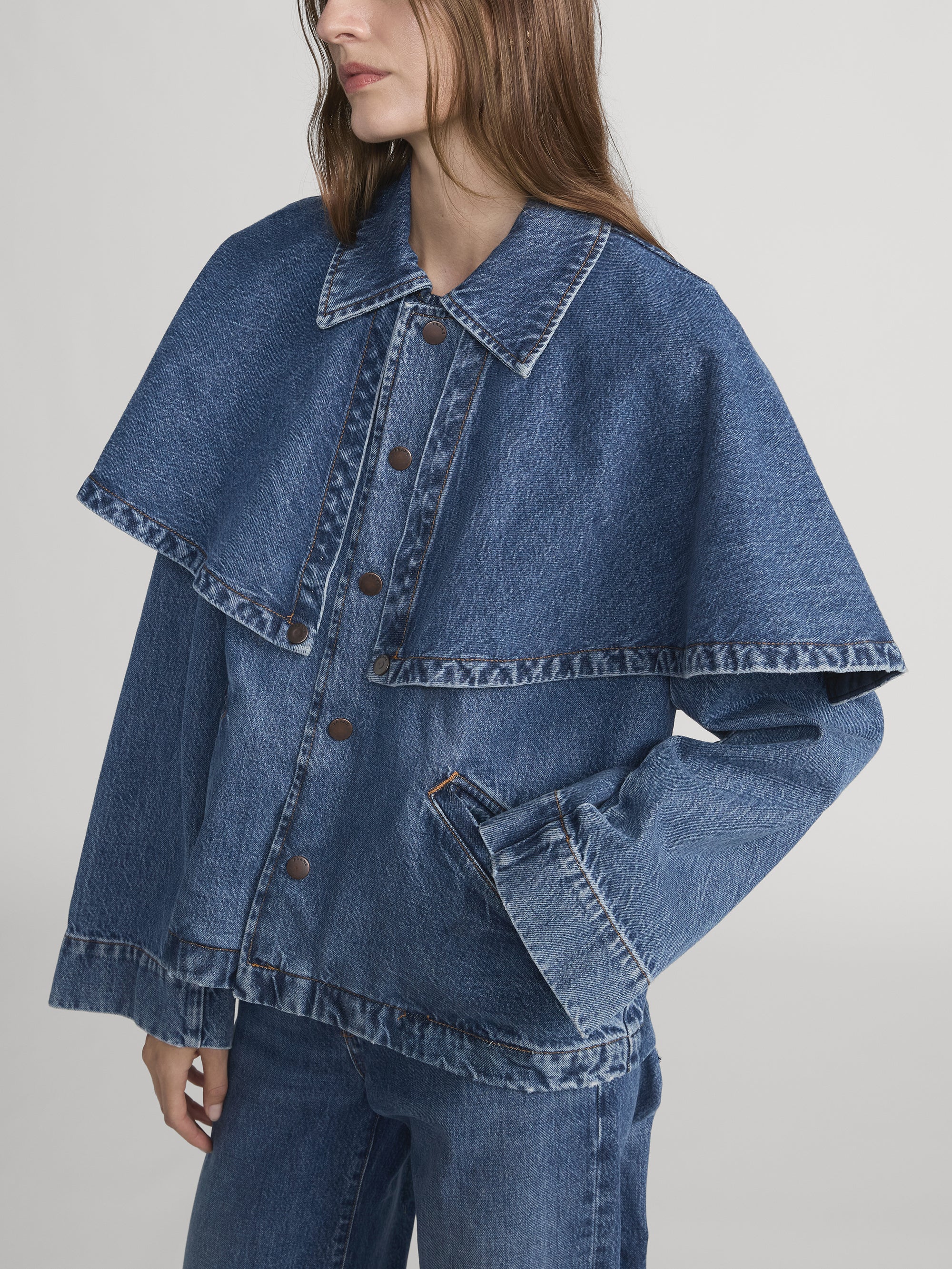 THE CAPE JACKET FIGURE