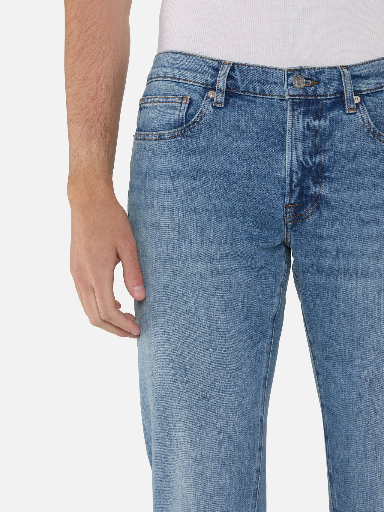 jeans front detail image alt:size alt:fit1