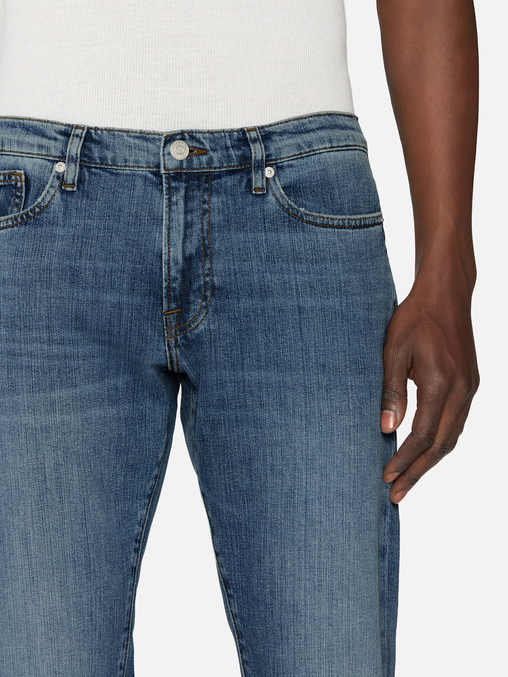 jeans front detail image alt:size alt:fit1