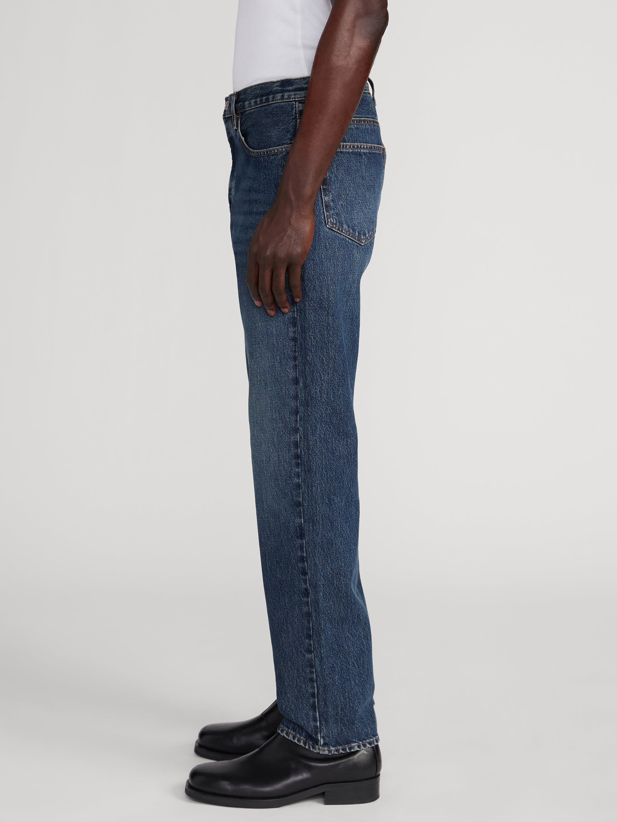 THE STRAIGHT JEAN STRIKE