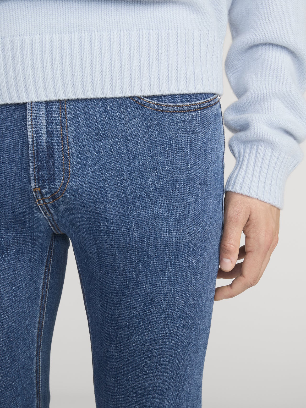 Jean On Model Detail 
