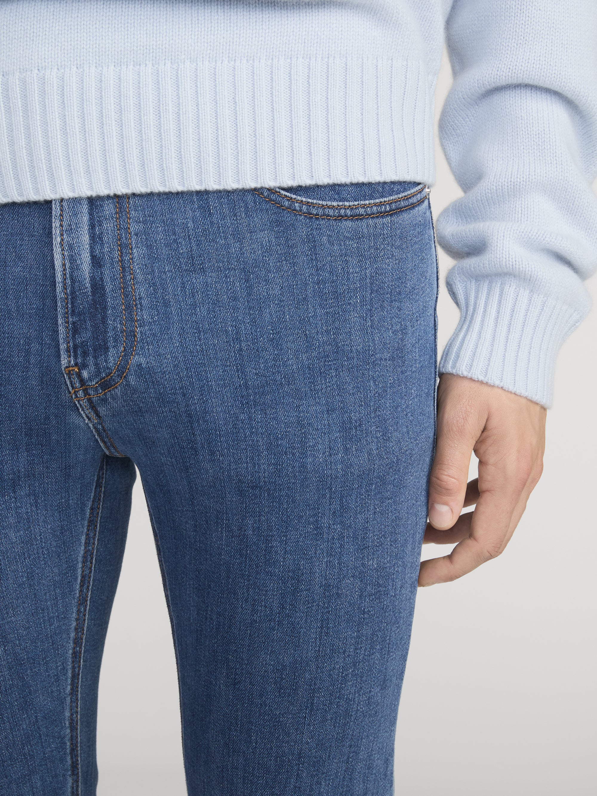 Jean On Model Detail 