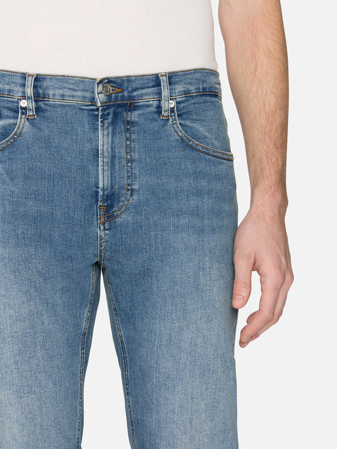 jeans front detail image alt:size alt:fit1