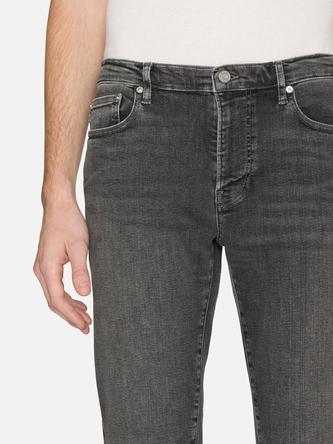 jeans front detail image alt:size alt:fit1