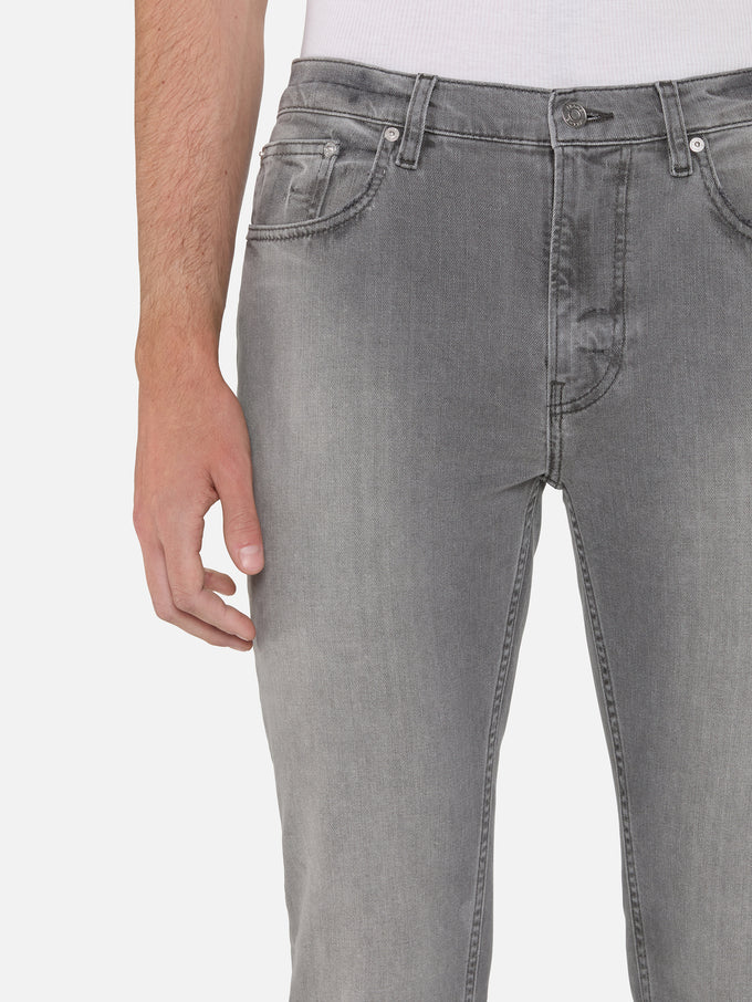 jeans front detail image alt:size alt:fit1