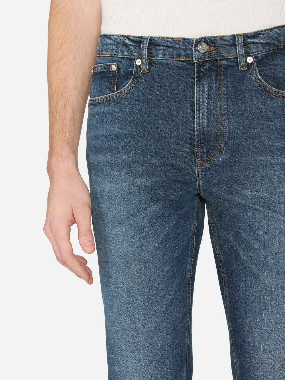 jeans front detail image alt:size alt:fit1