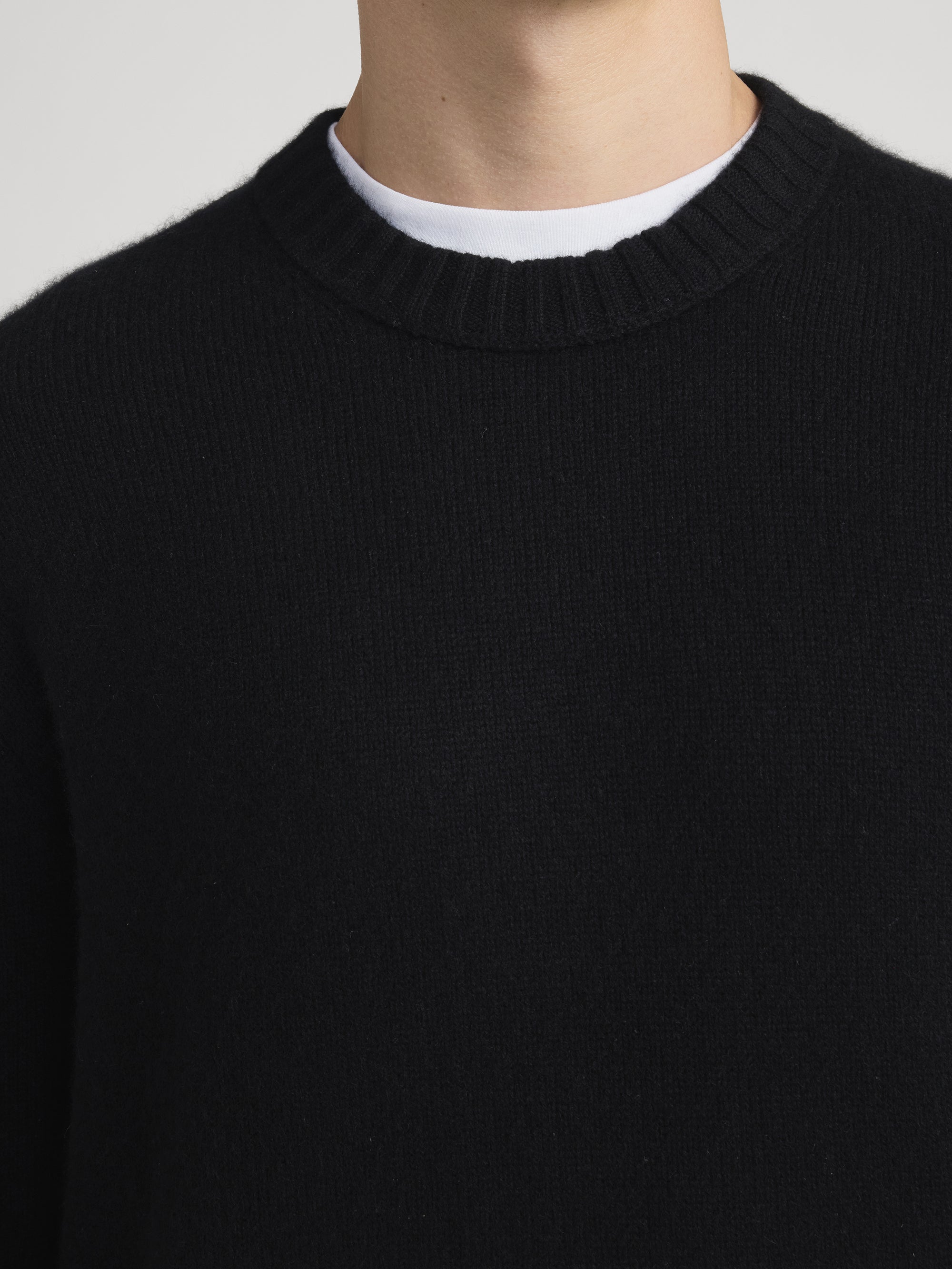 Cashmere Crewneck Sweater -- Noir