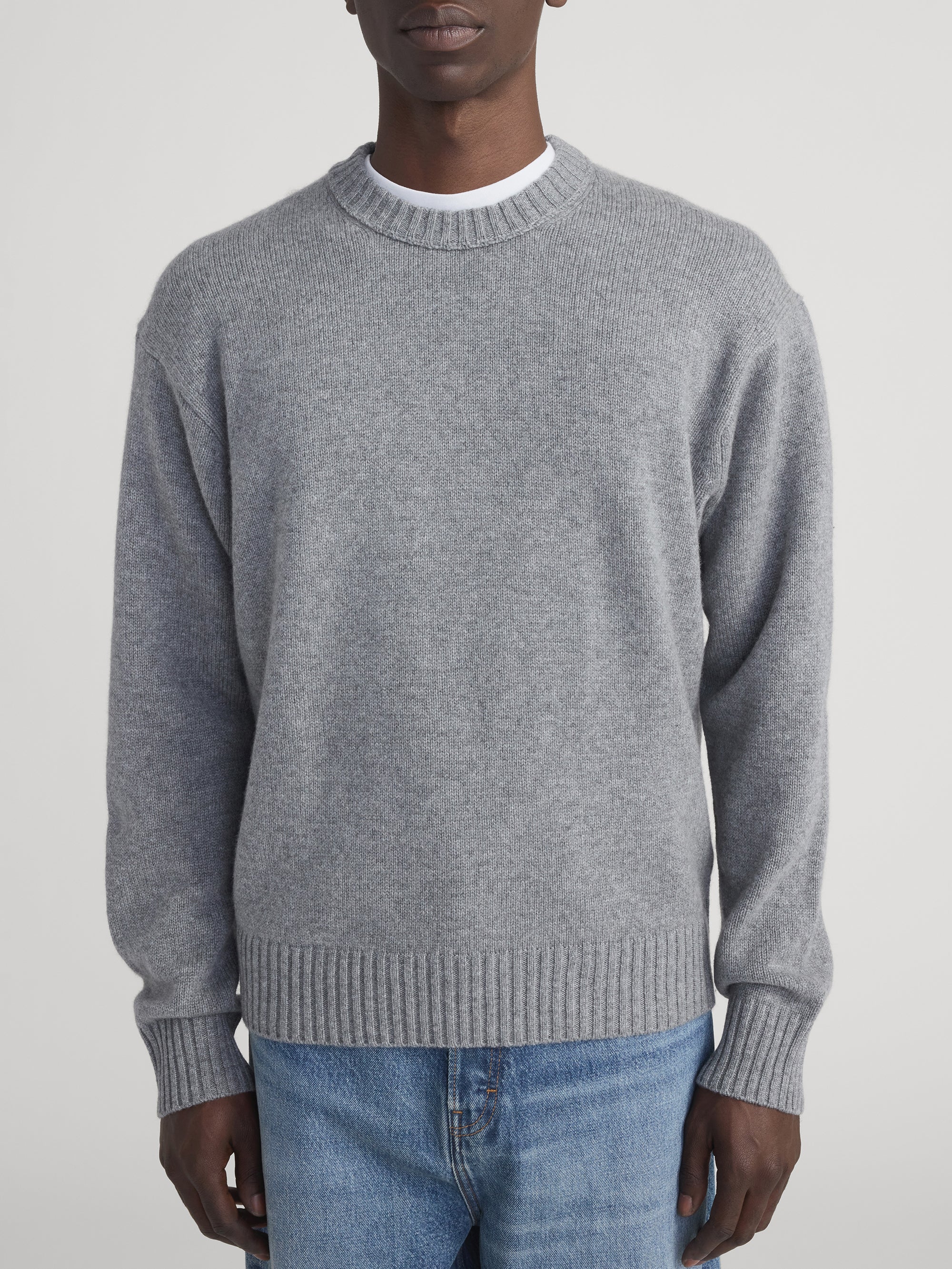 The Cashmere Crewneck Sweater in Gris