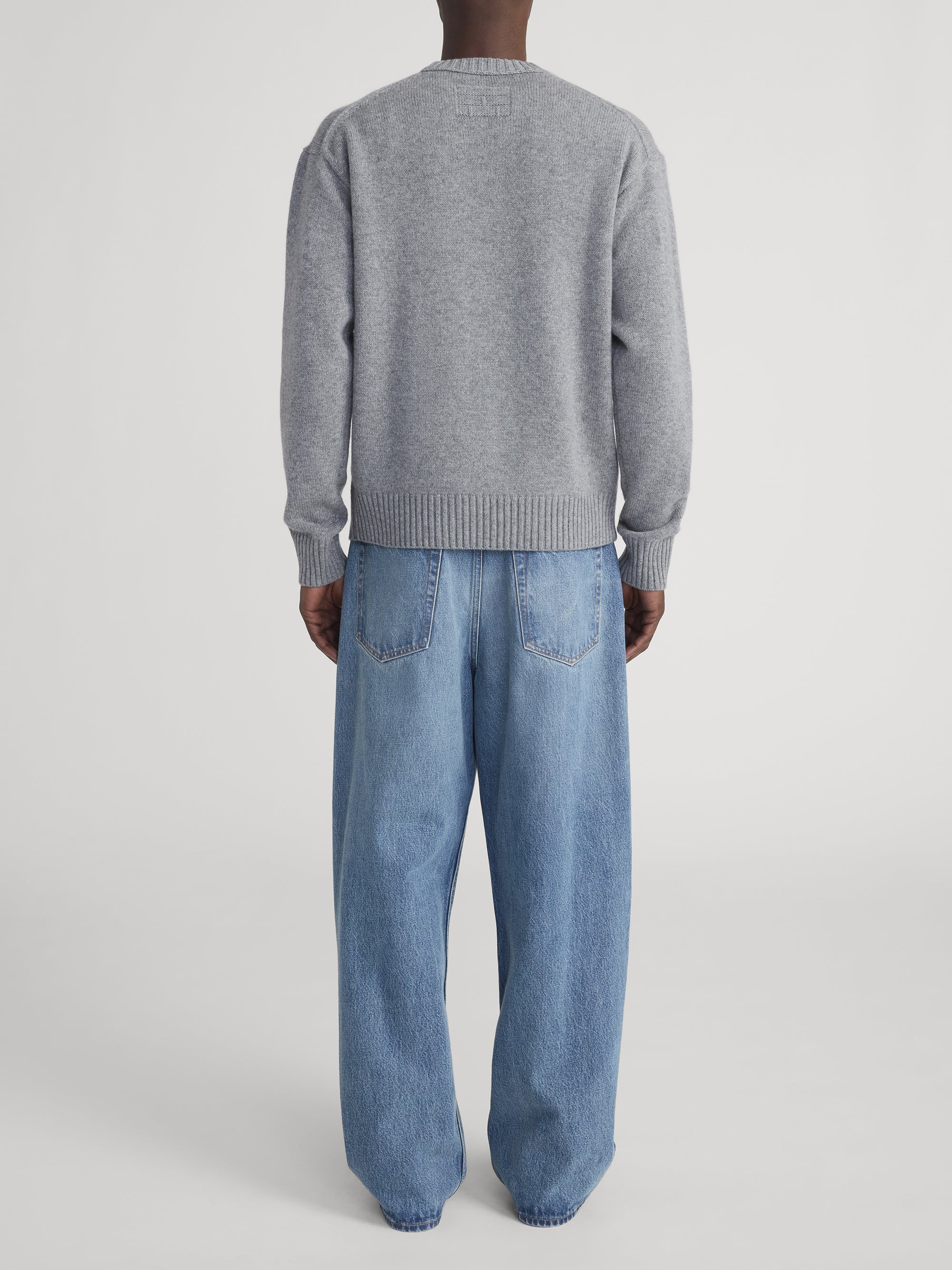 The Cashmere Crewneck Sweater in Gris