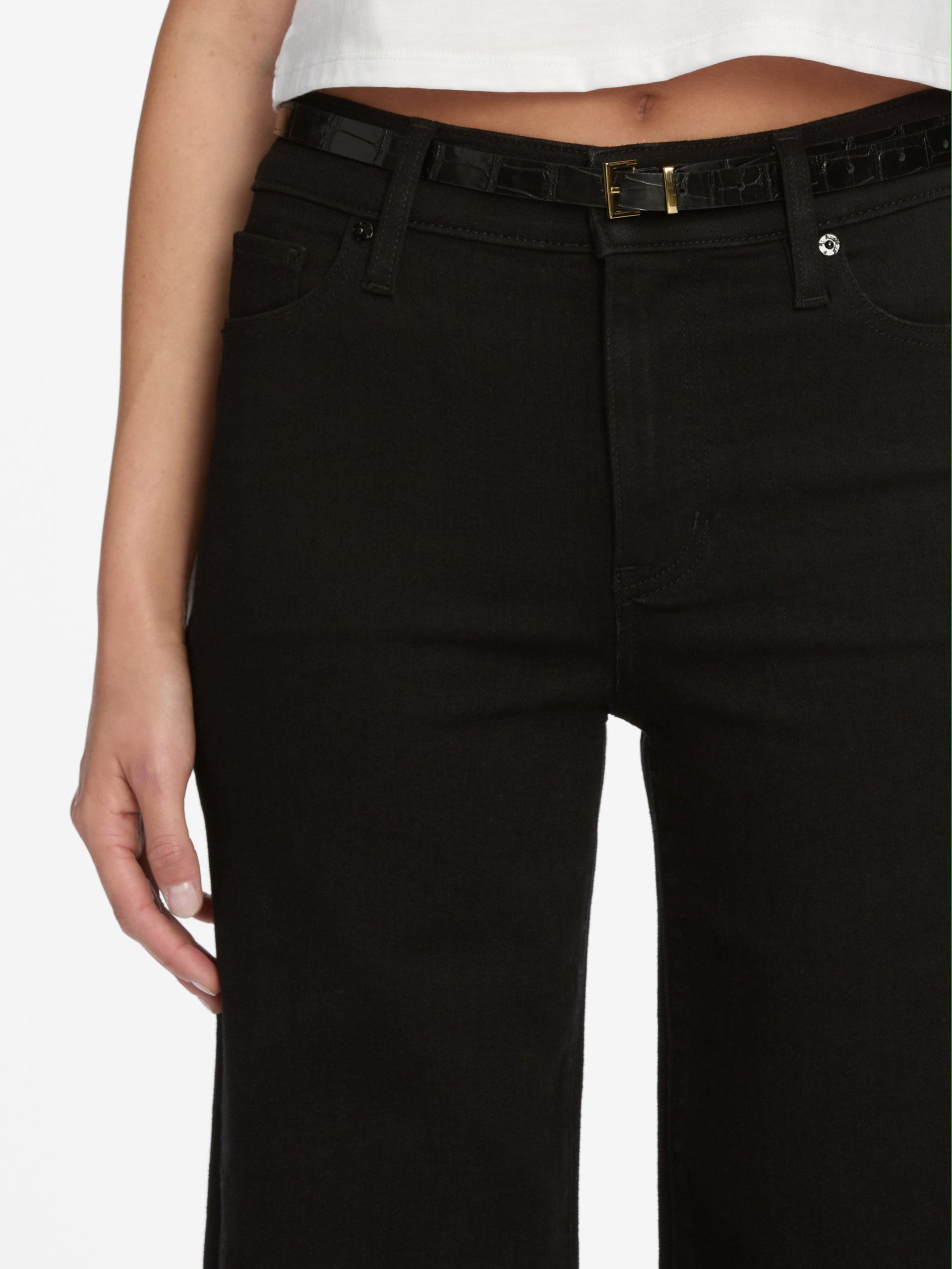 jeans front detail image alt:fit1