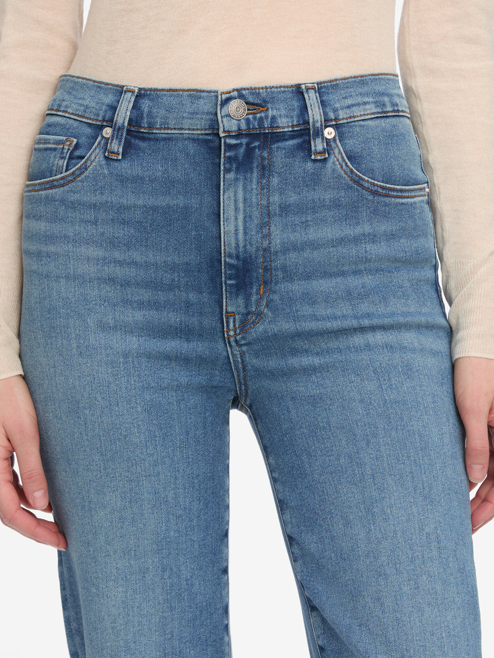 jeans front detail image alt:fit1