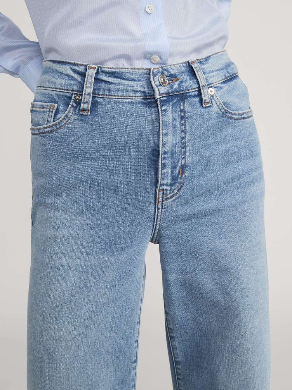 jeans front detail image