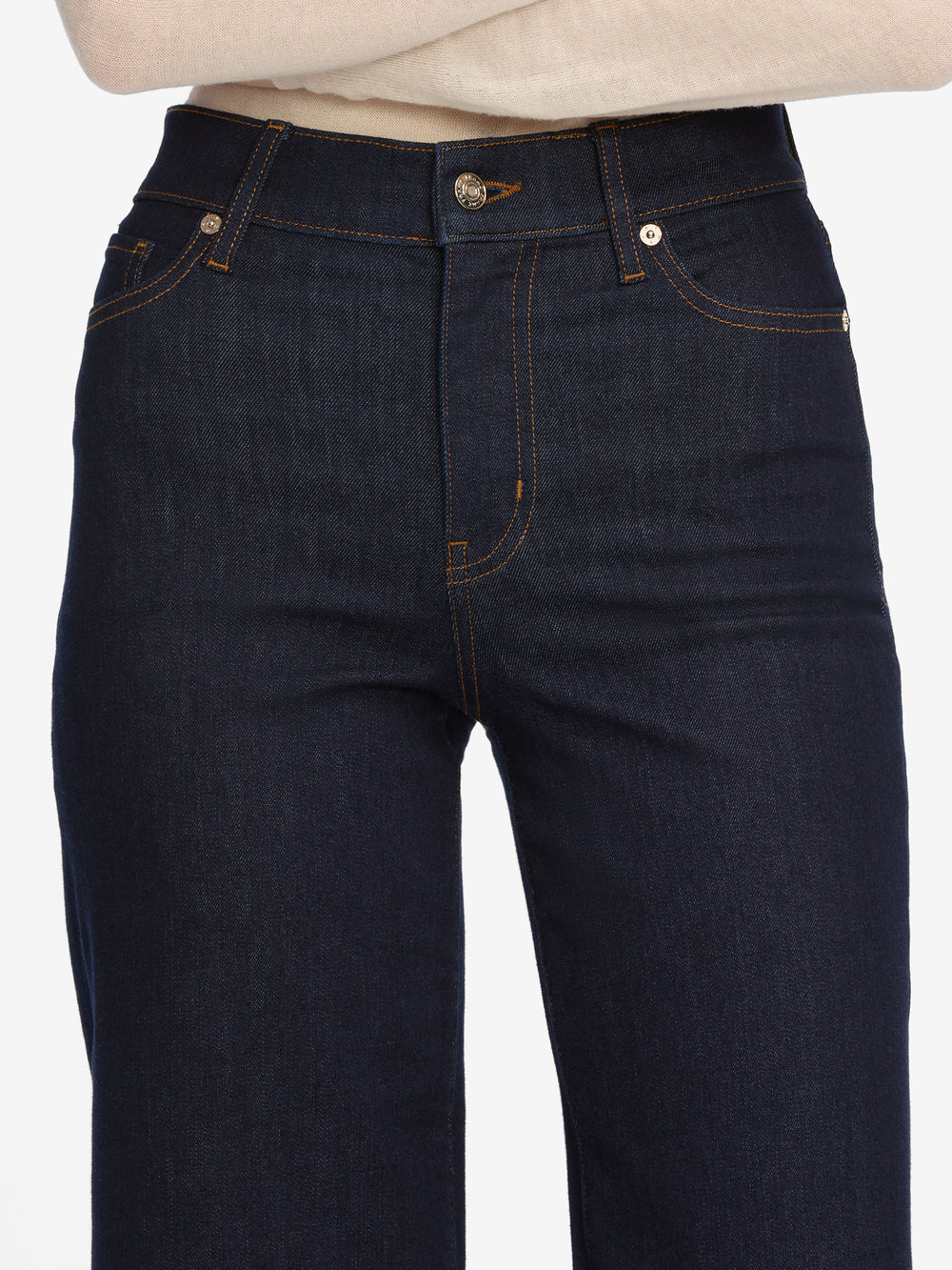 jeans front detail image alt:fit1