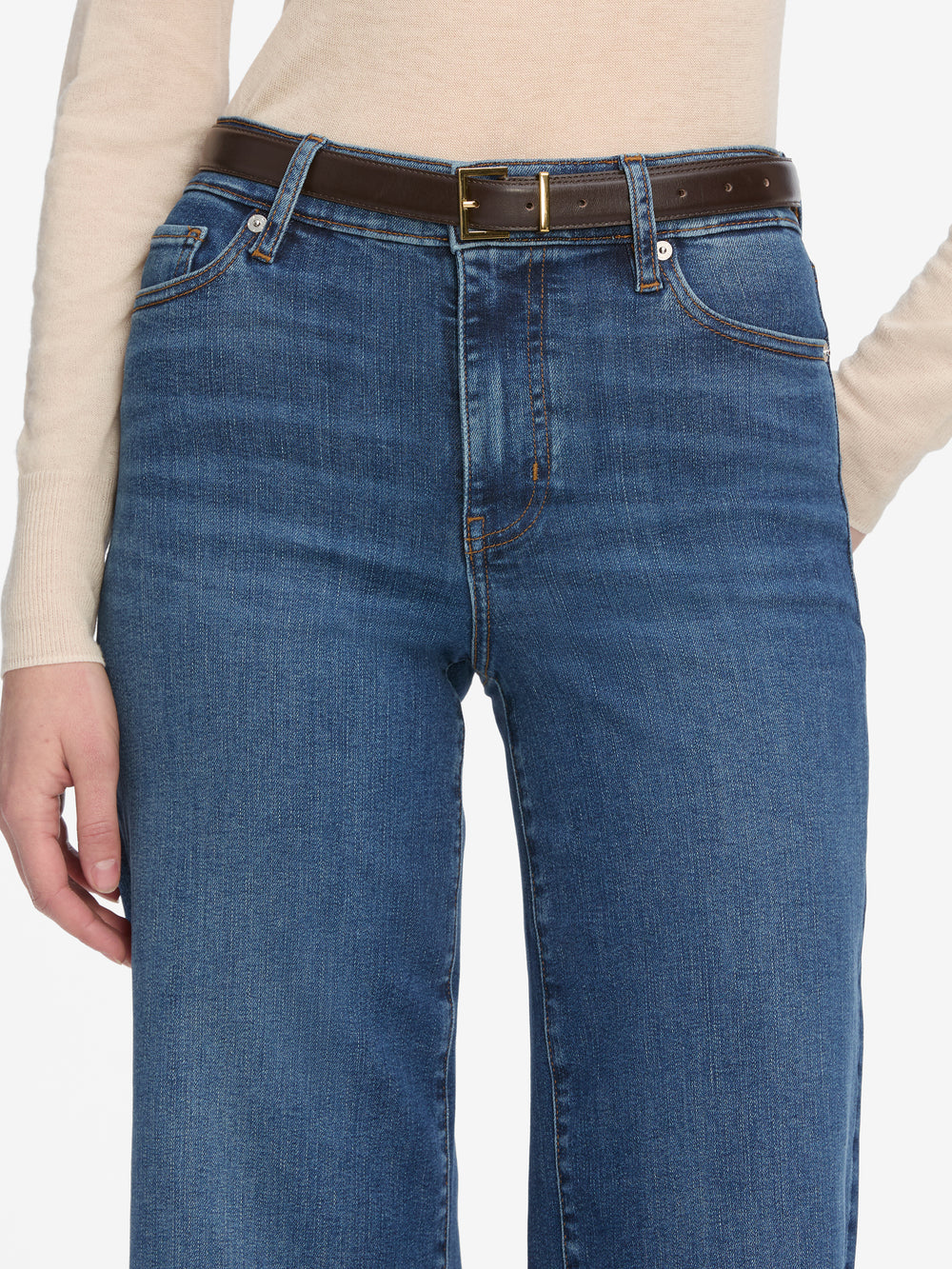 jeans front detail image alt:fit1