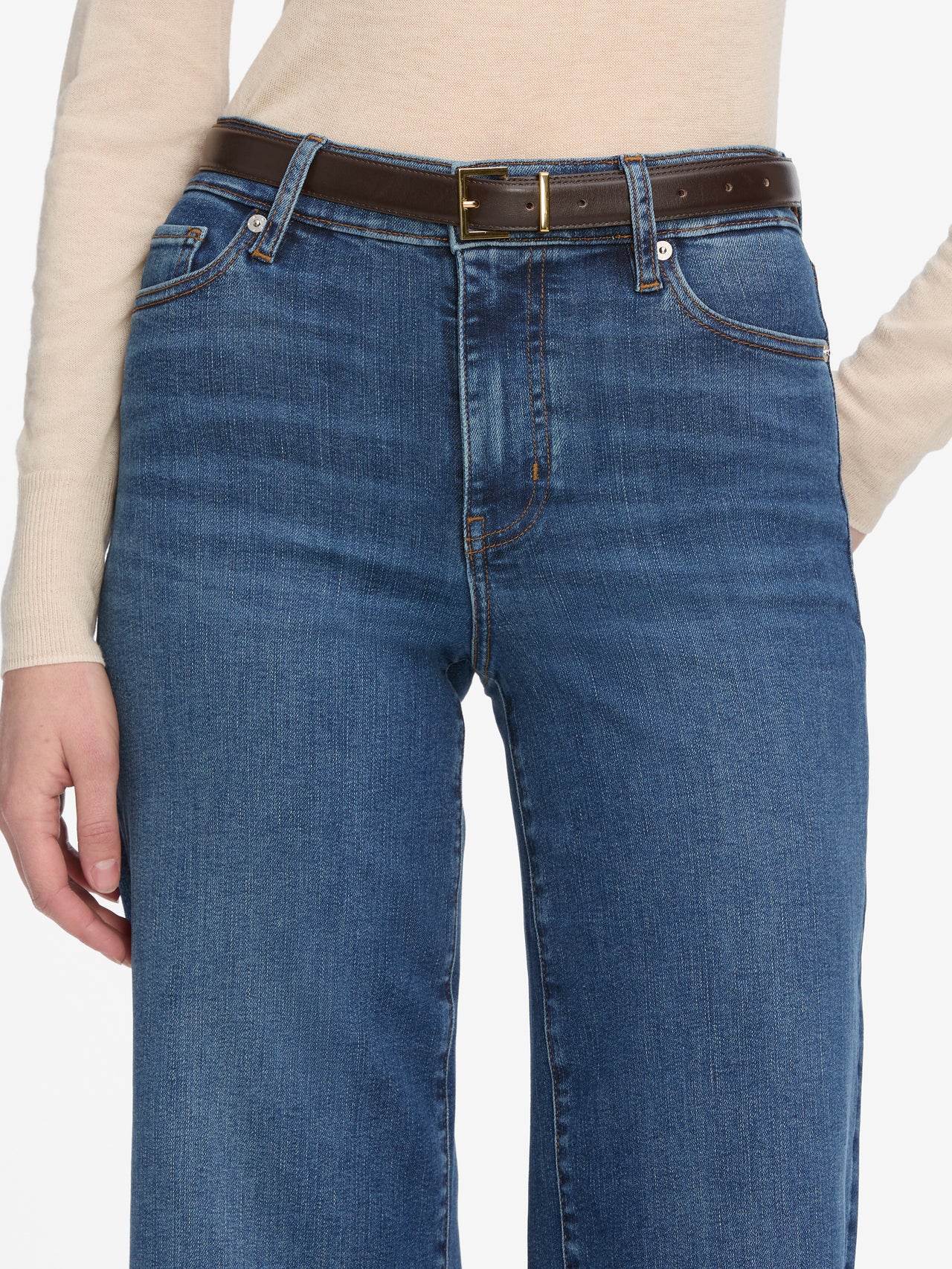 jeans front detail image alt:fit1