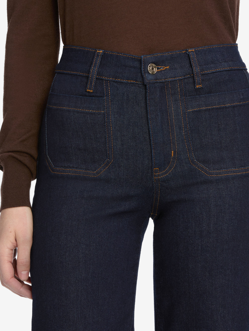 jeans front detail image alt:fit1