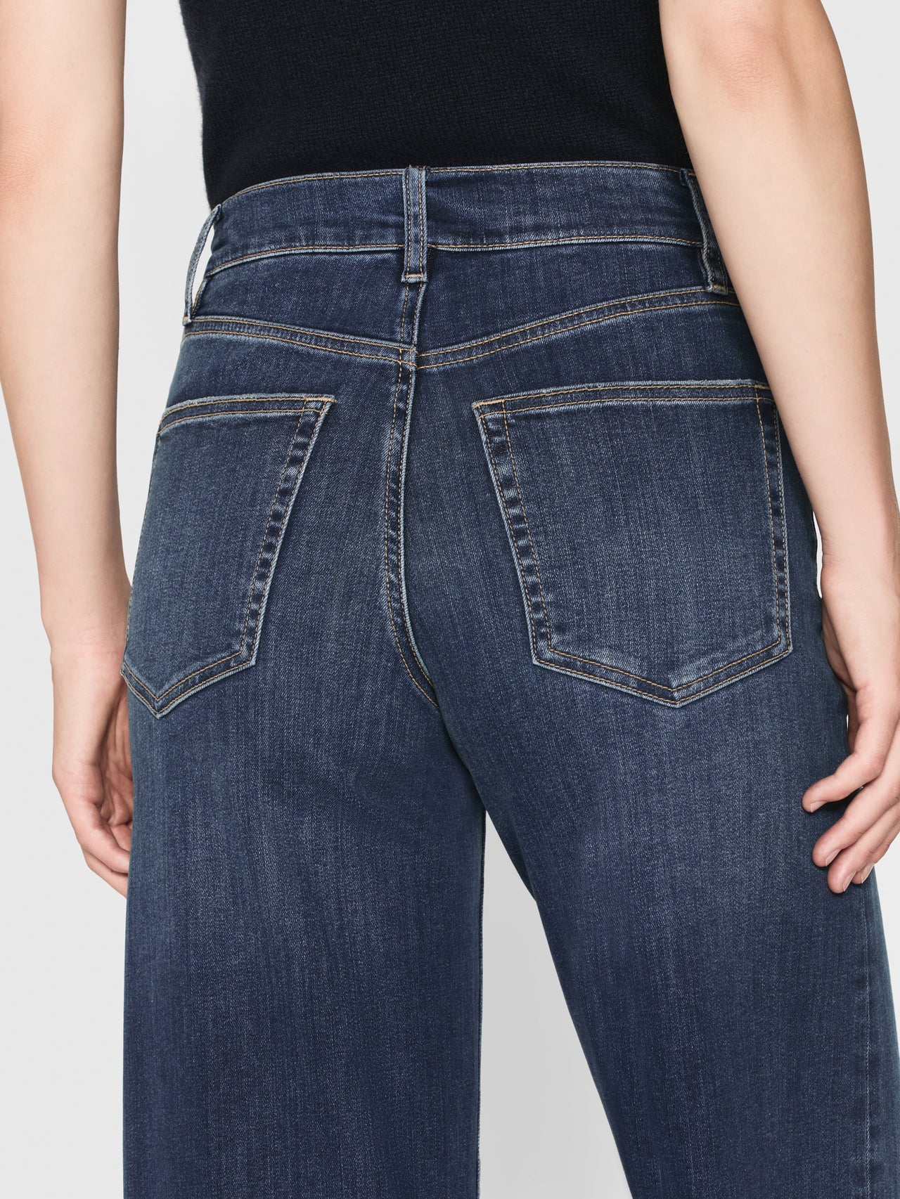 jeans back detail image alt:fit1