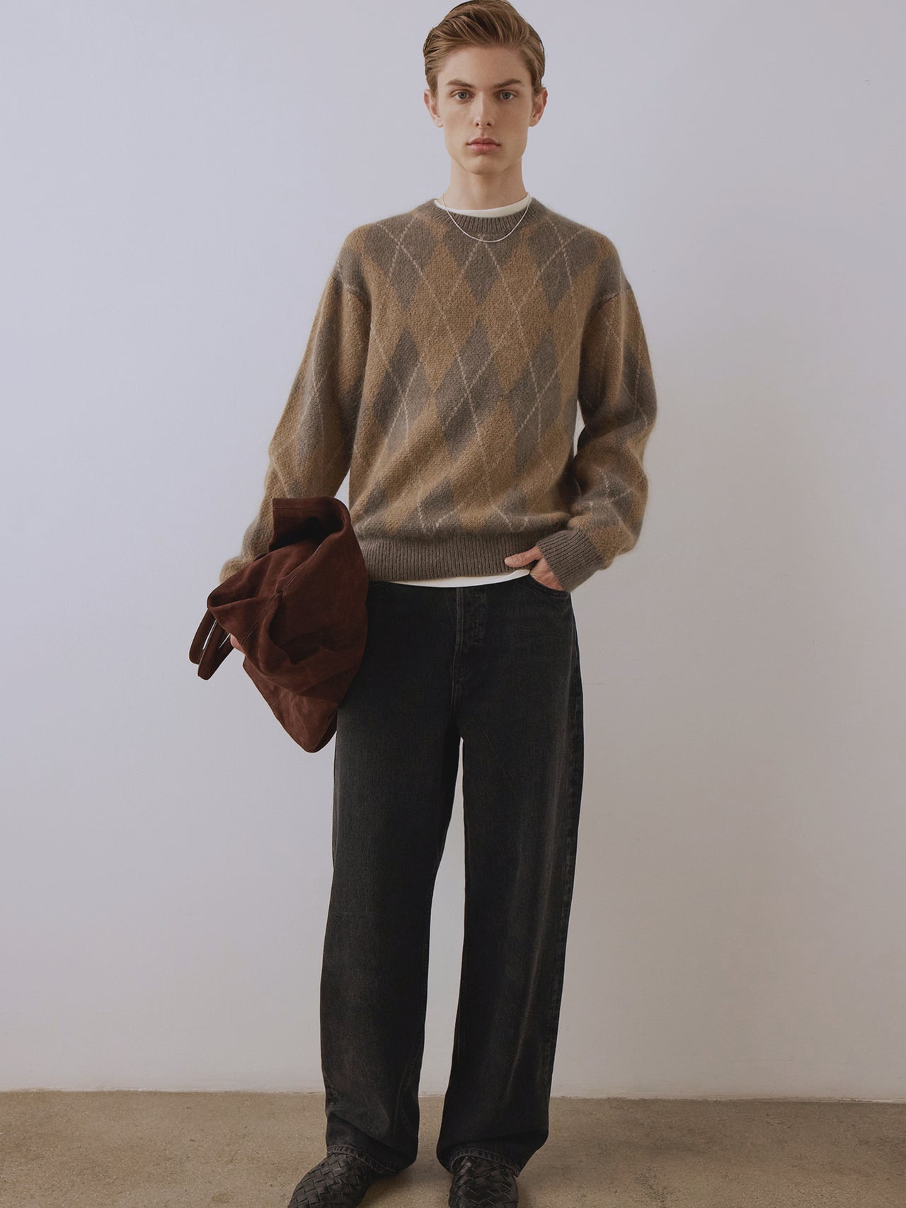 sweater lookbook image alt:hover
