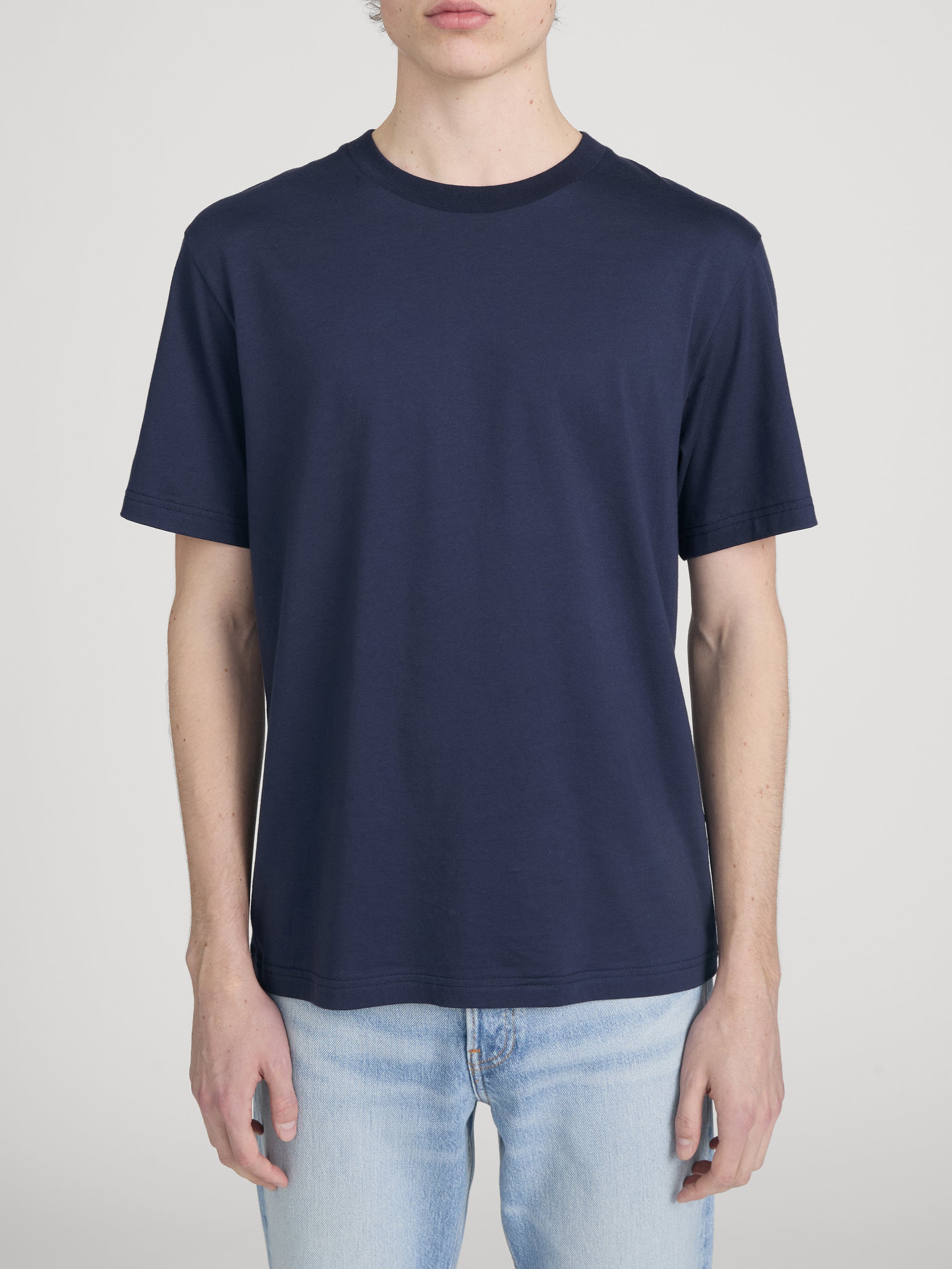 Tee on model crop 