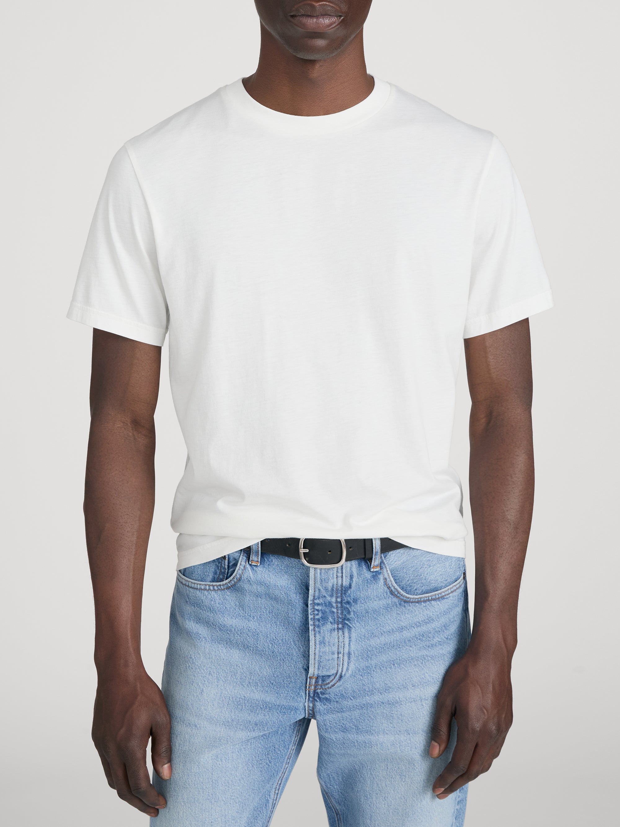 Tee on model crop 