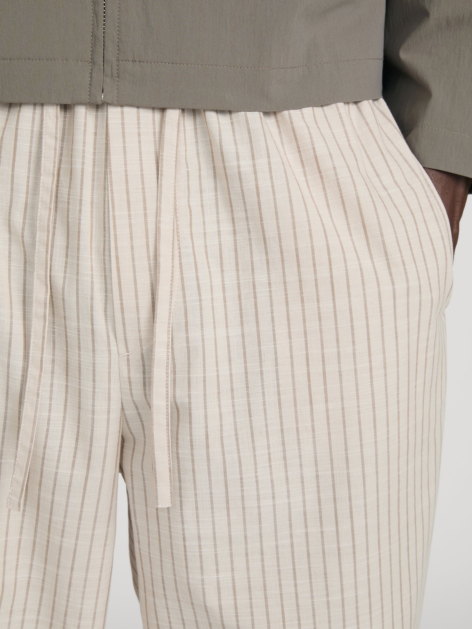 pant-front-detail-image