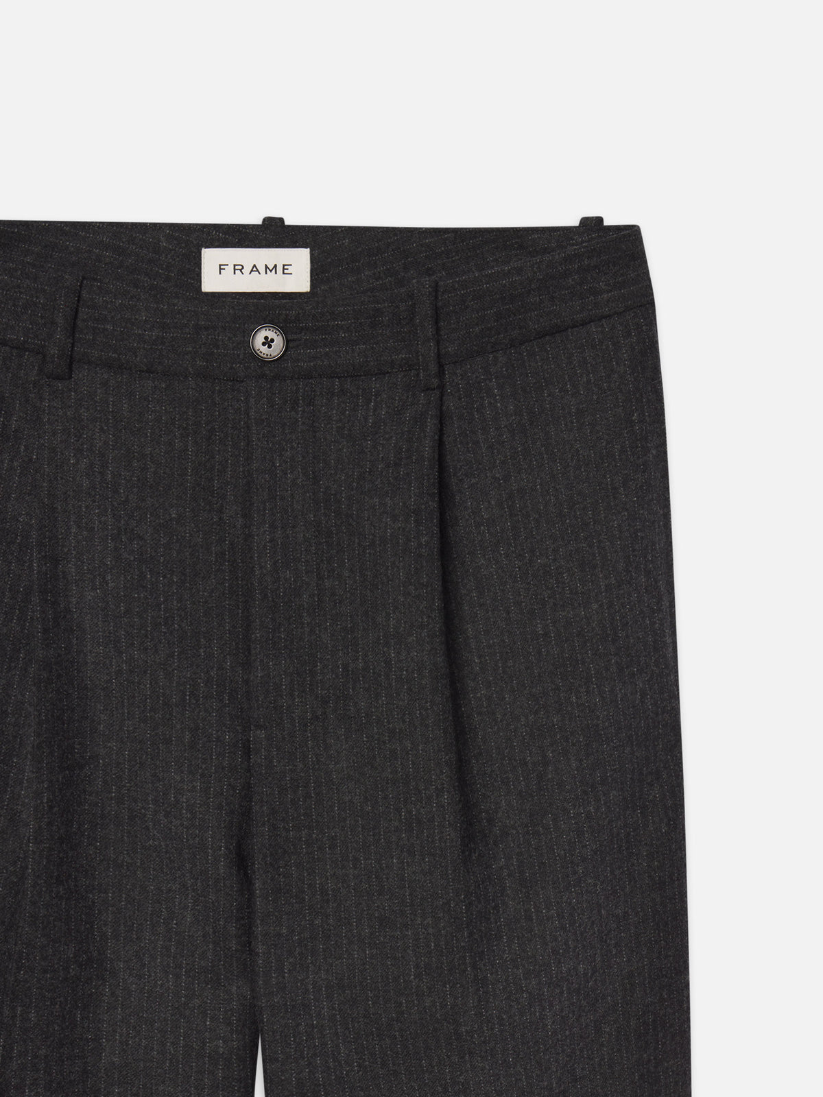 pants front detail packshot image alt:fit1