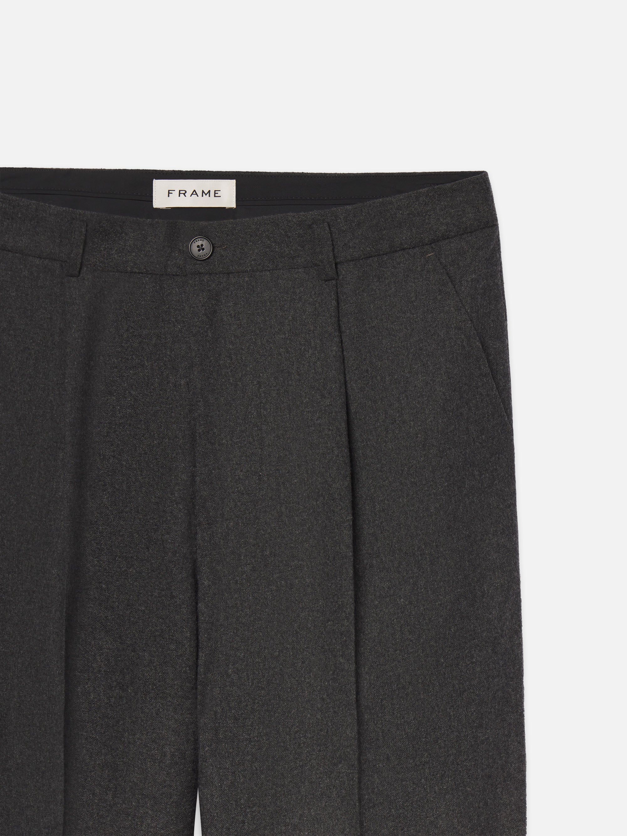 pants front detail packshot image alt:fit1