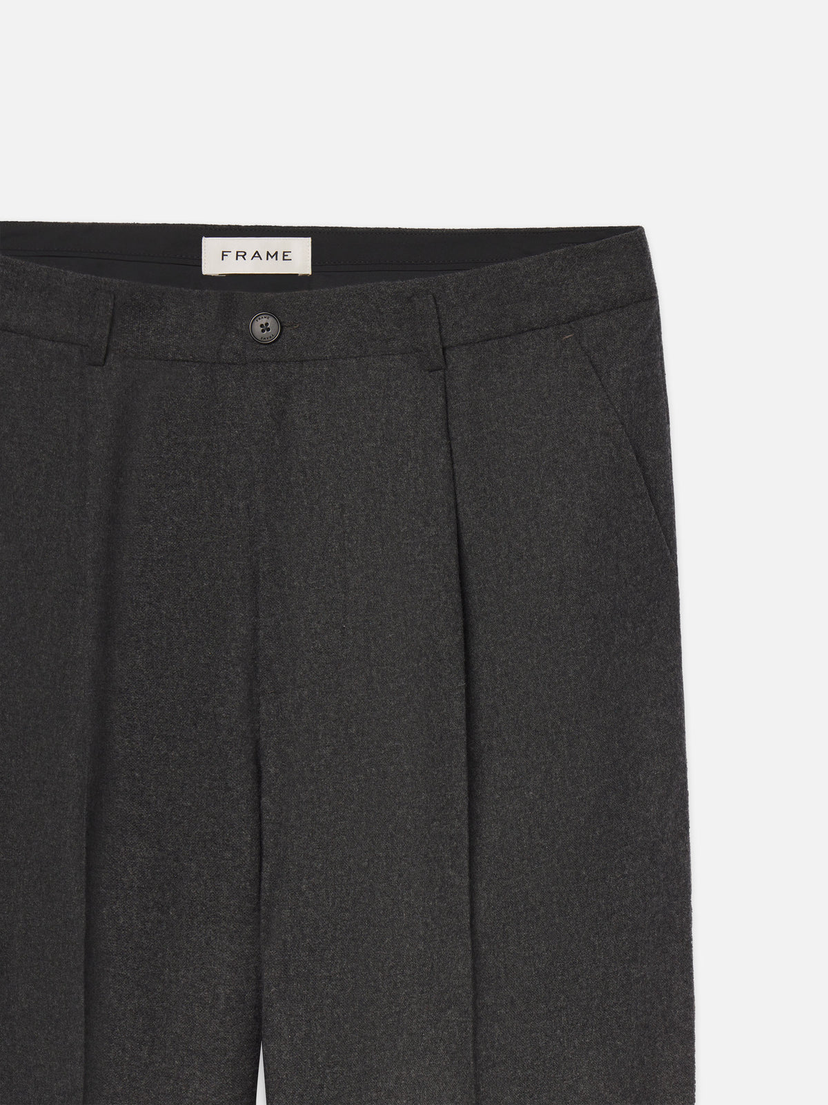 pants front detail packshot image alt:fit1