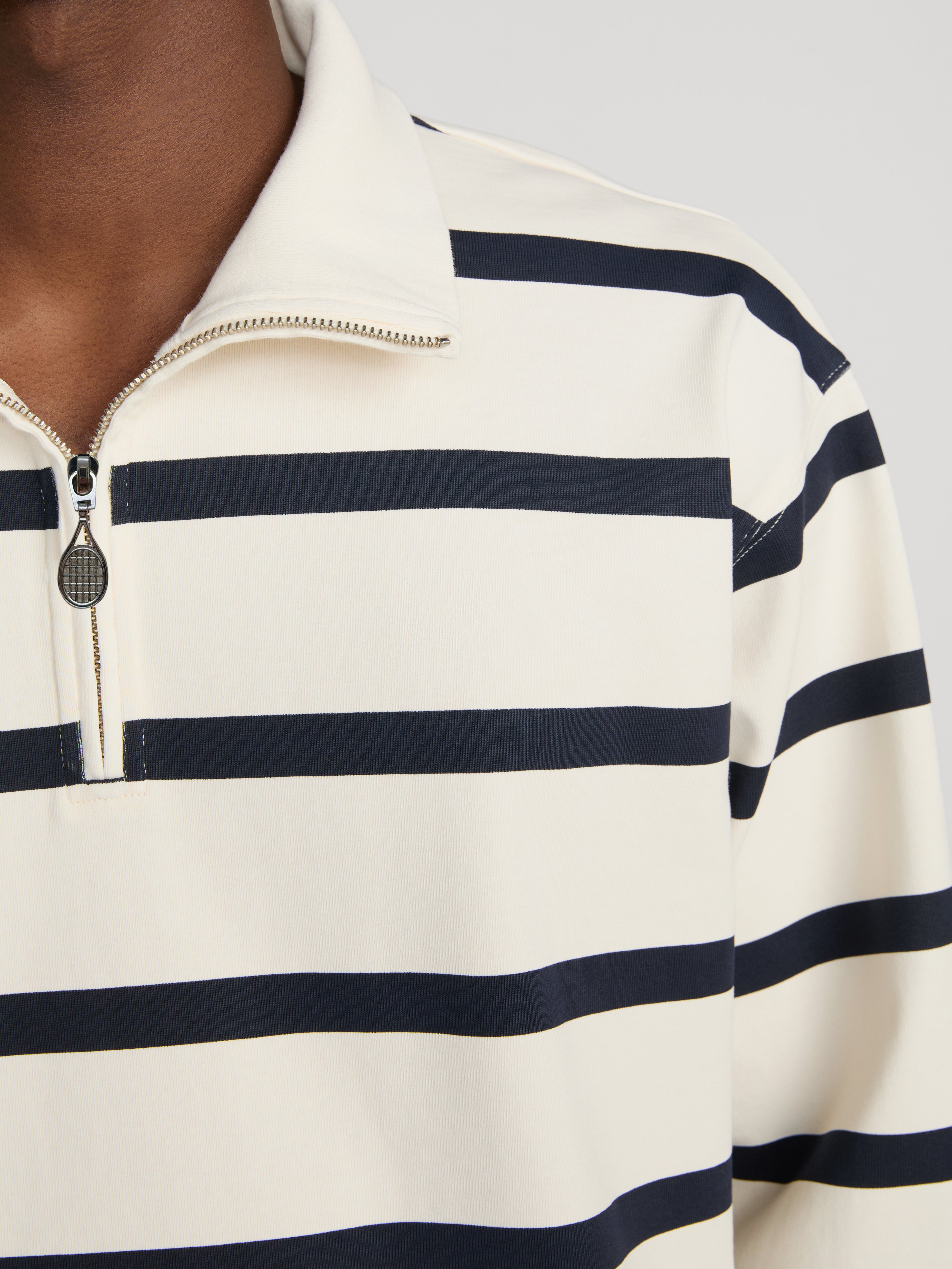 sweatshirt-front-detail-image