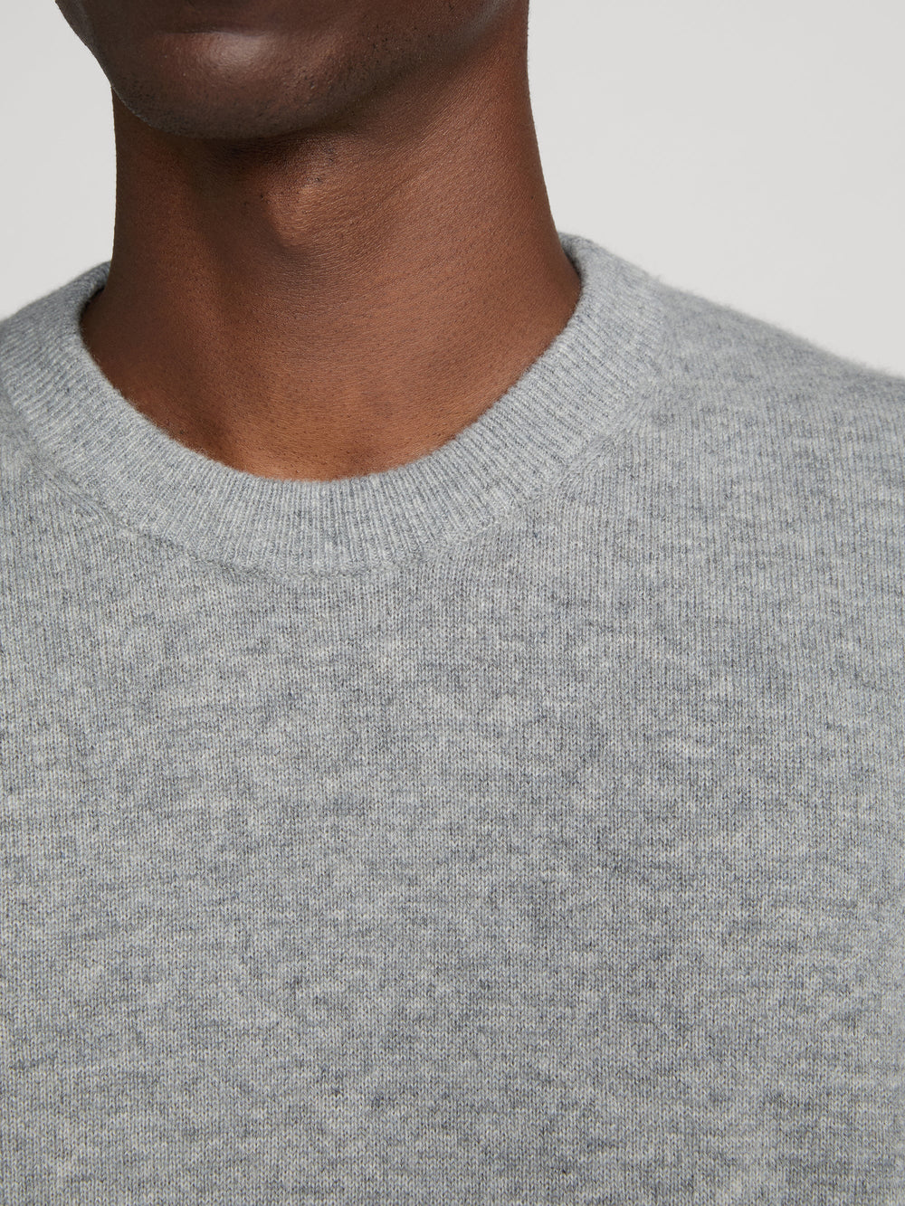 sweater-detail-image