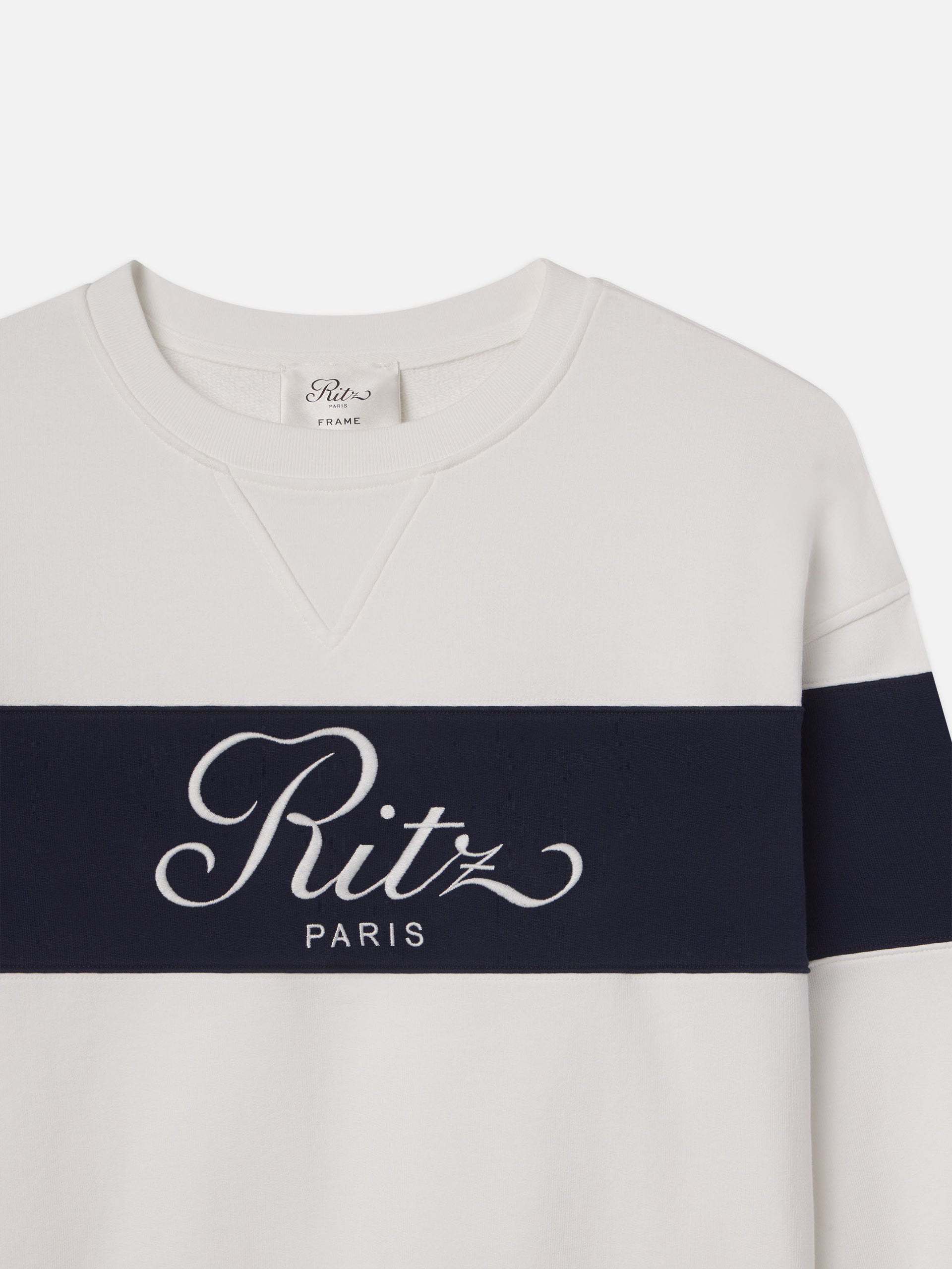 sweatshirt front detail packshot image alt:fit1