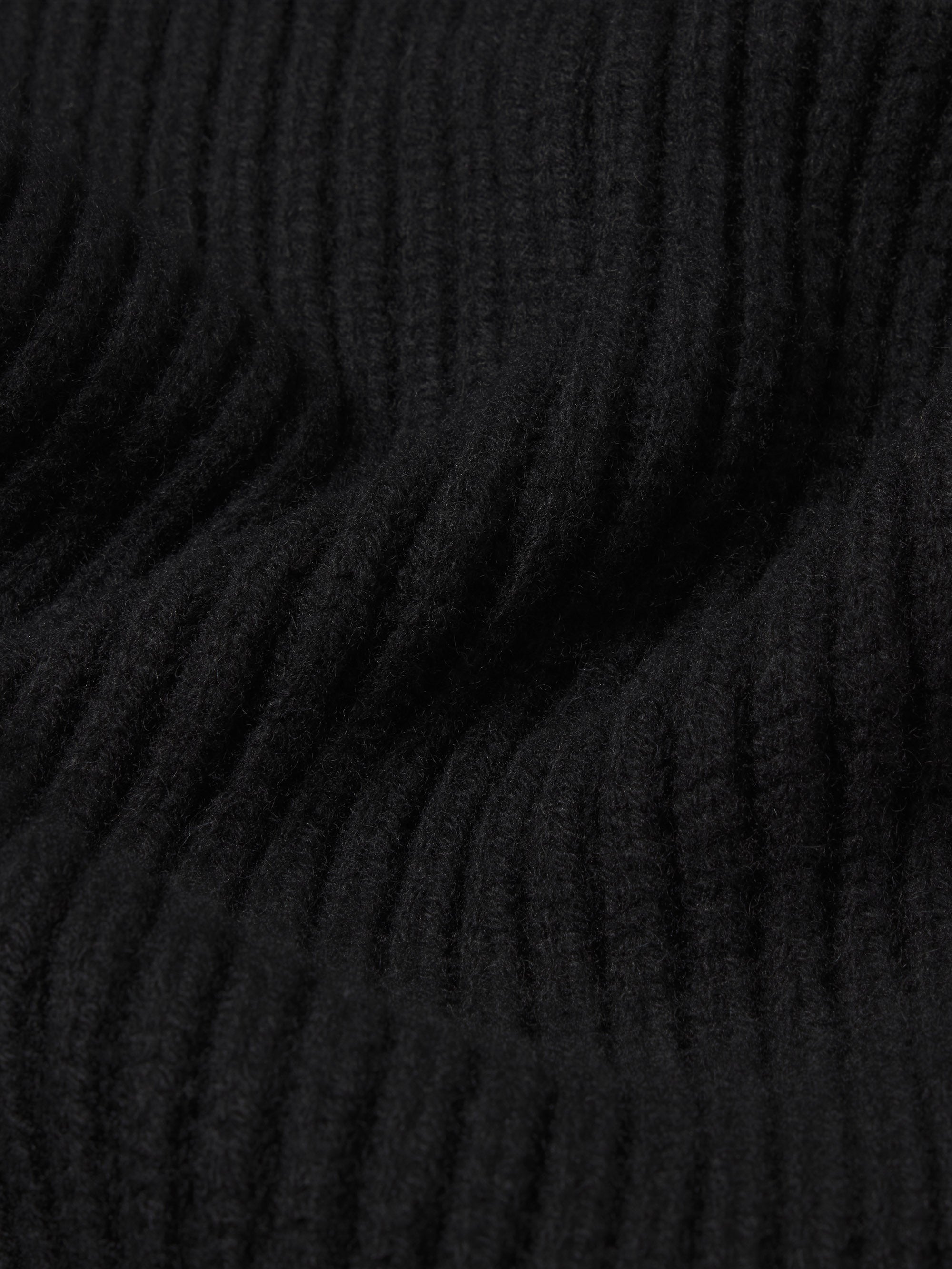 scarf detail image