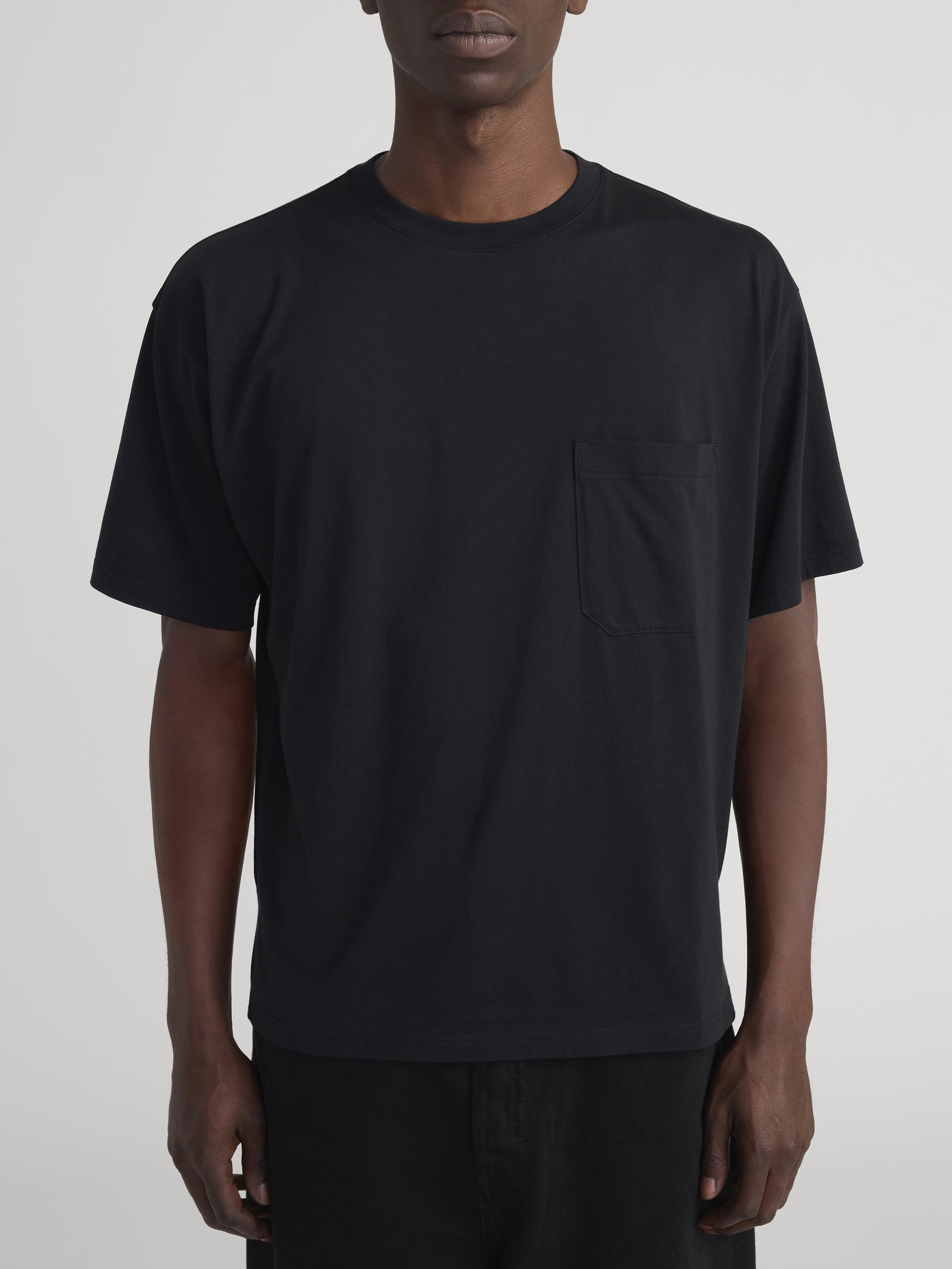 RELAXED POCKET TEE BLACK