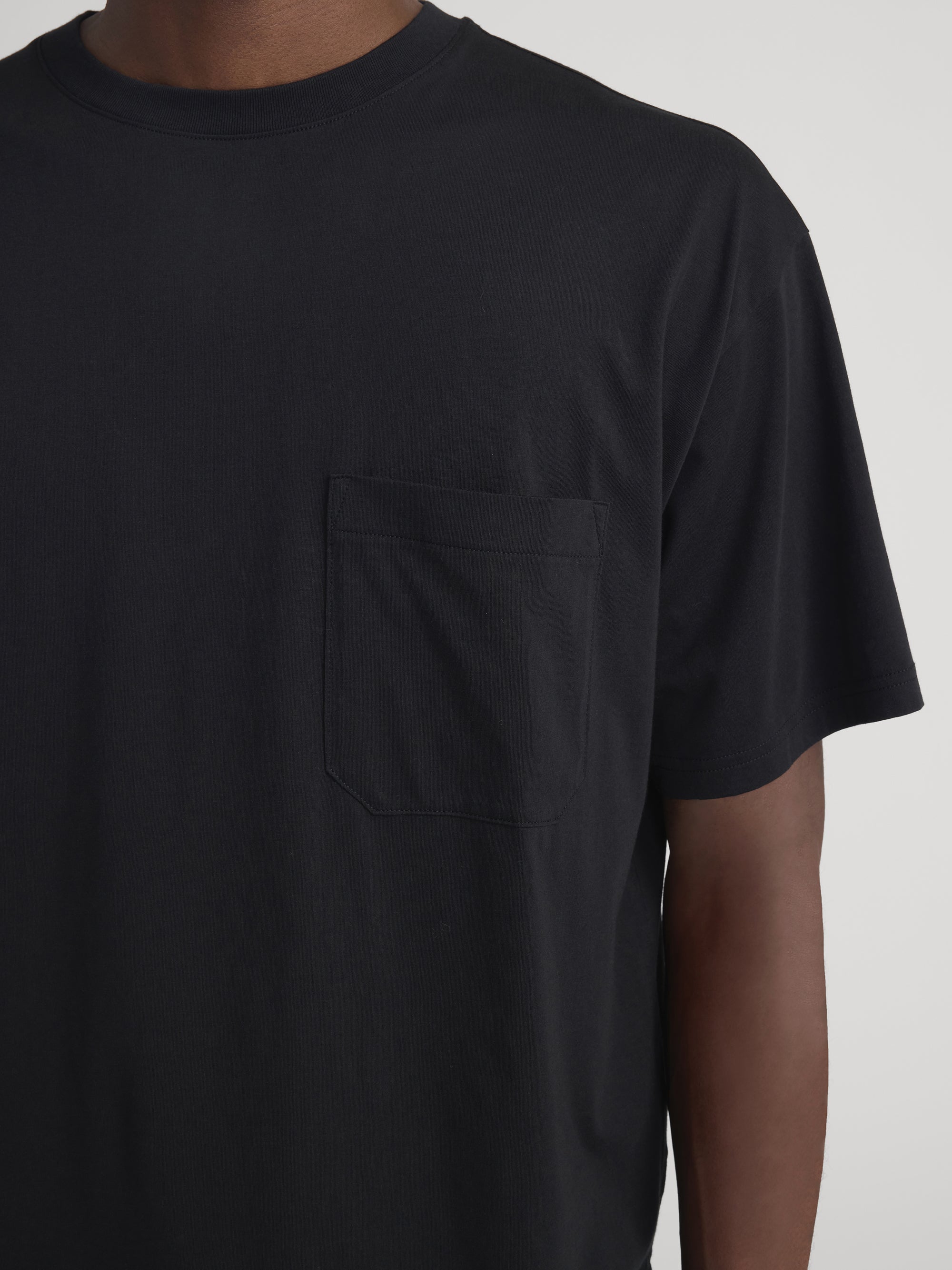 RELAXED POCKET TEE BLACK