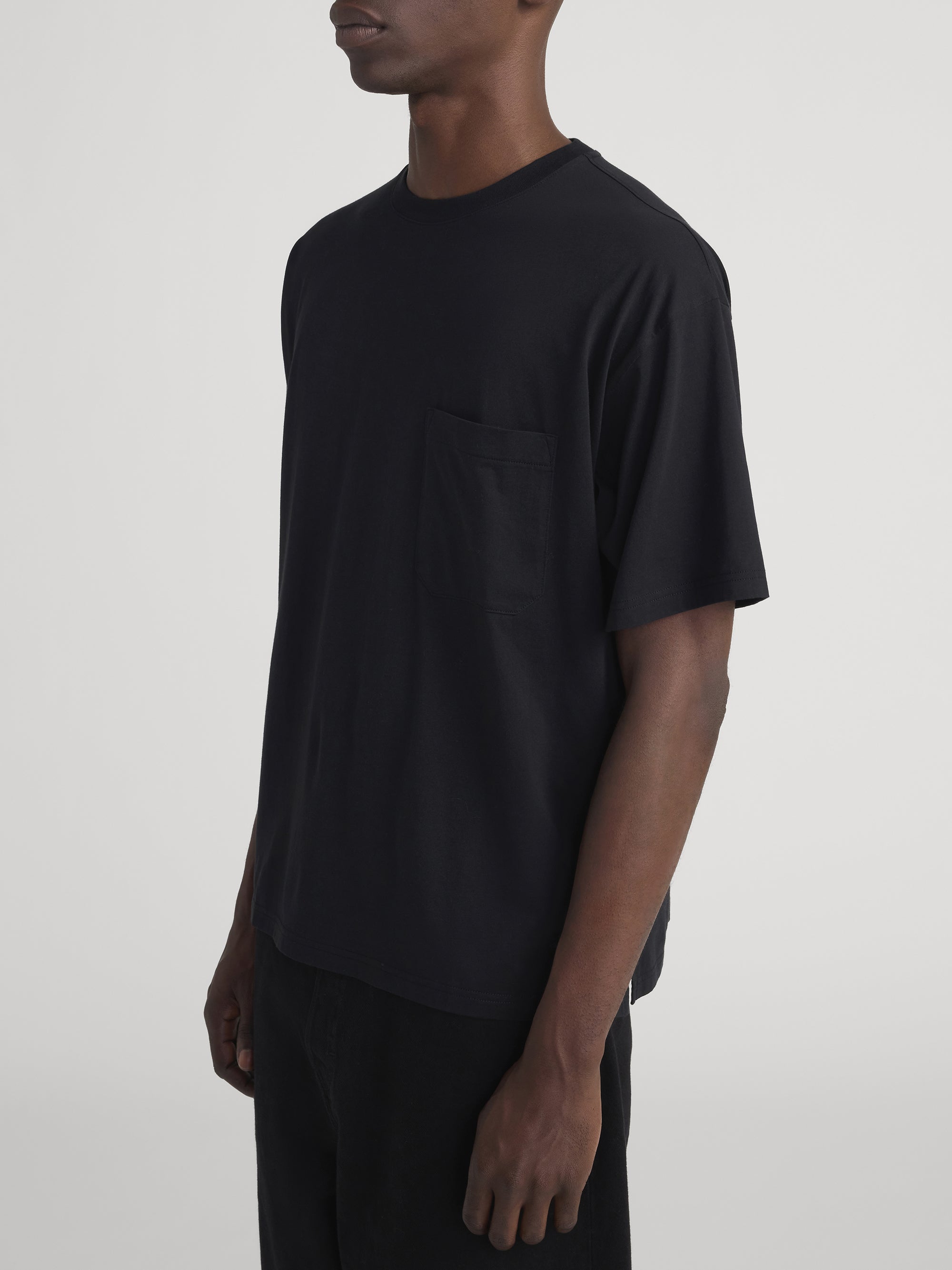 RELAXED POCKET TEE BLACK