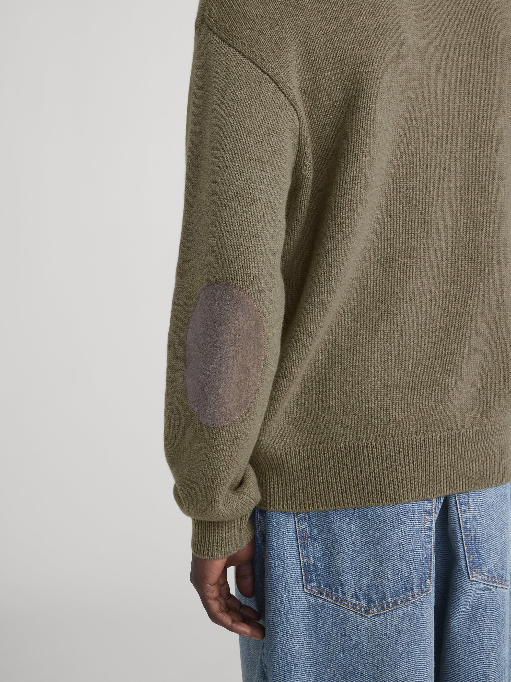 sweater patch detail image