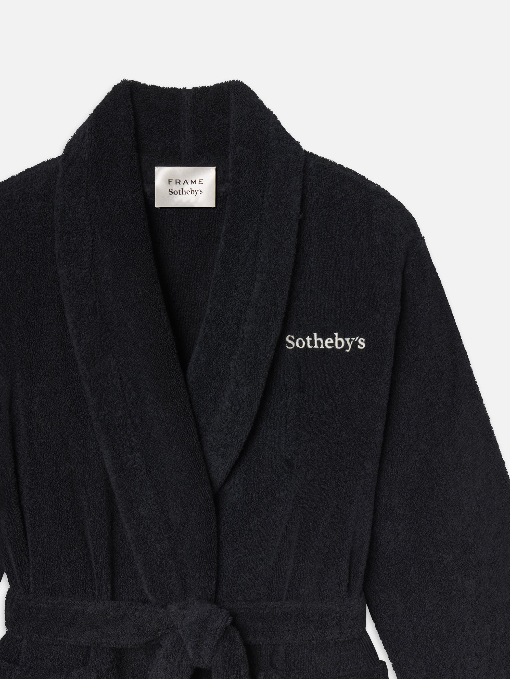 robe front detail packshot image alt:fit1