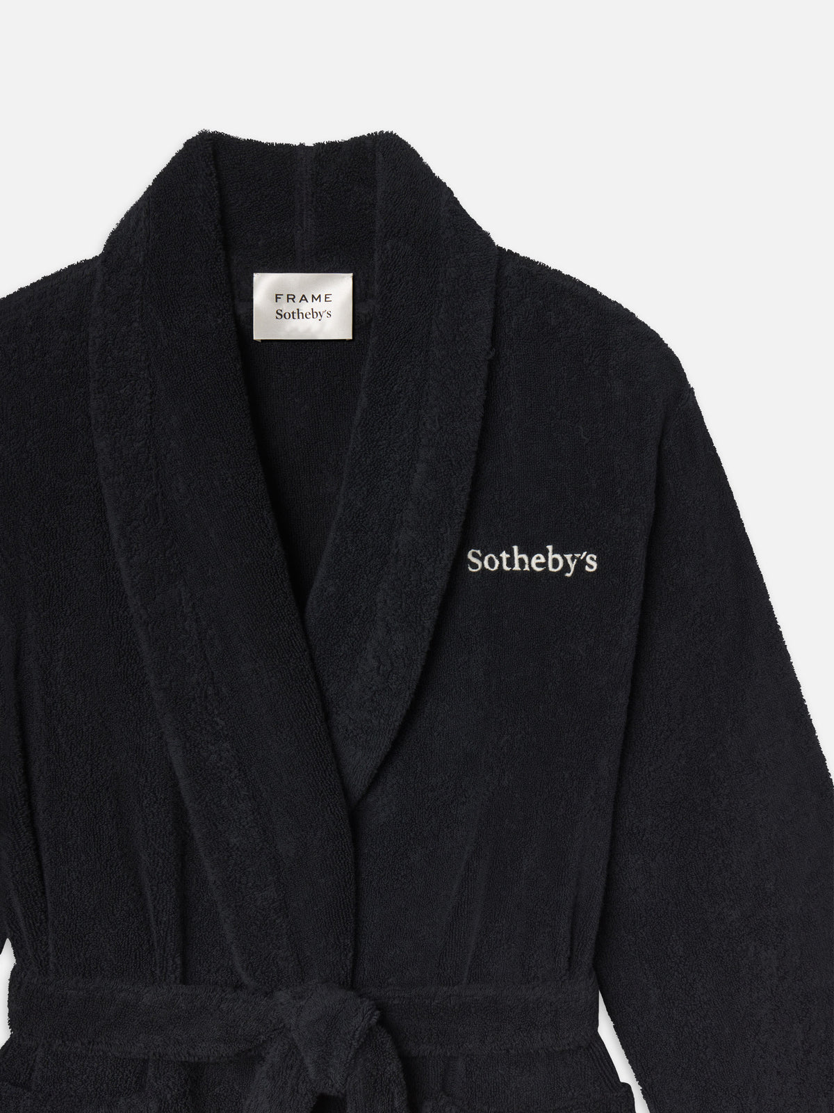 robe front detail packshot image alt:fit1