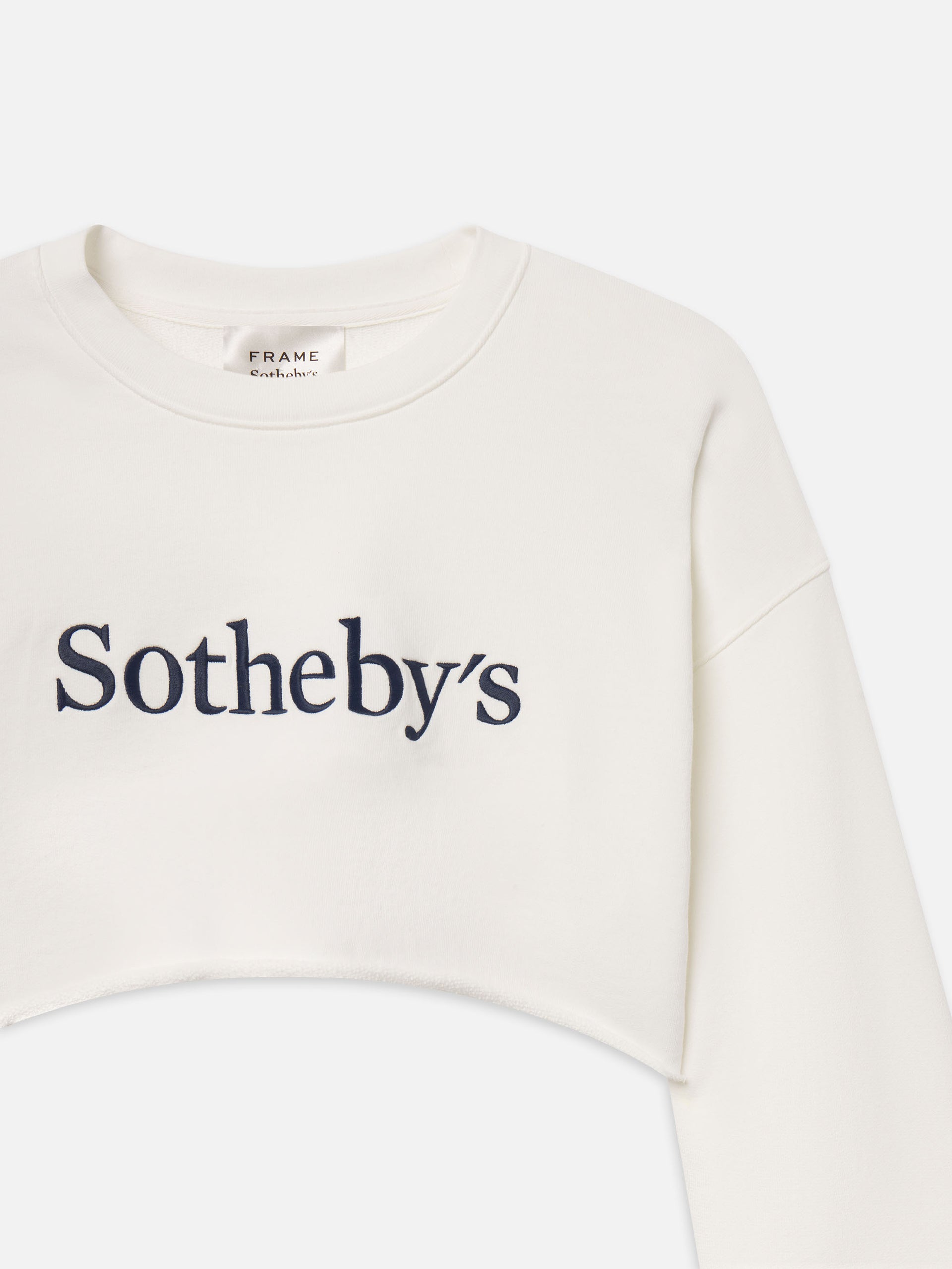 sweatshirt front detail packshot image alt:size alt:fit1