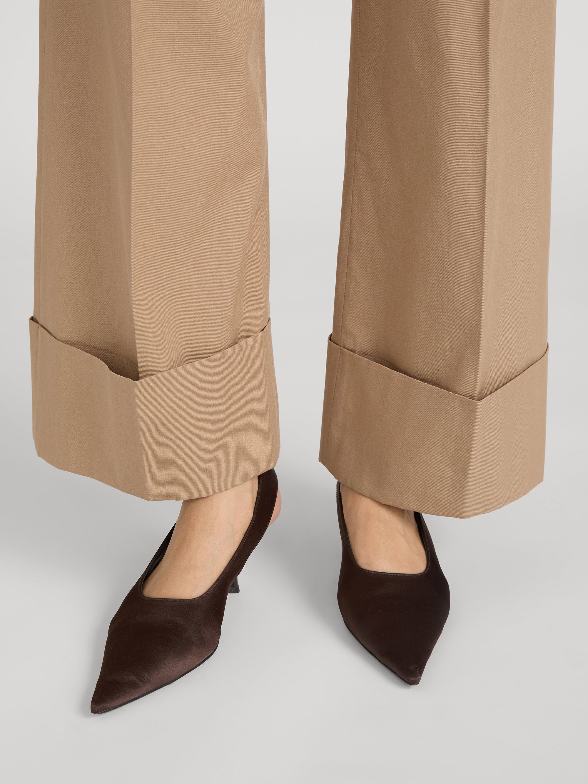 Pant on model detail 