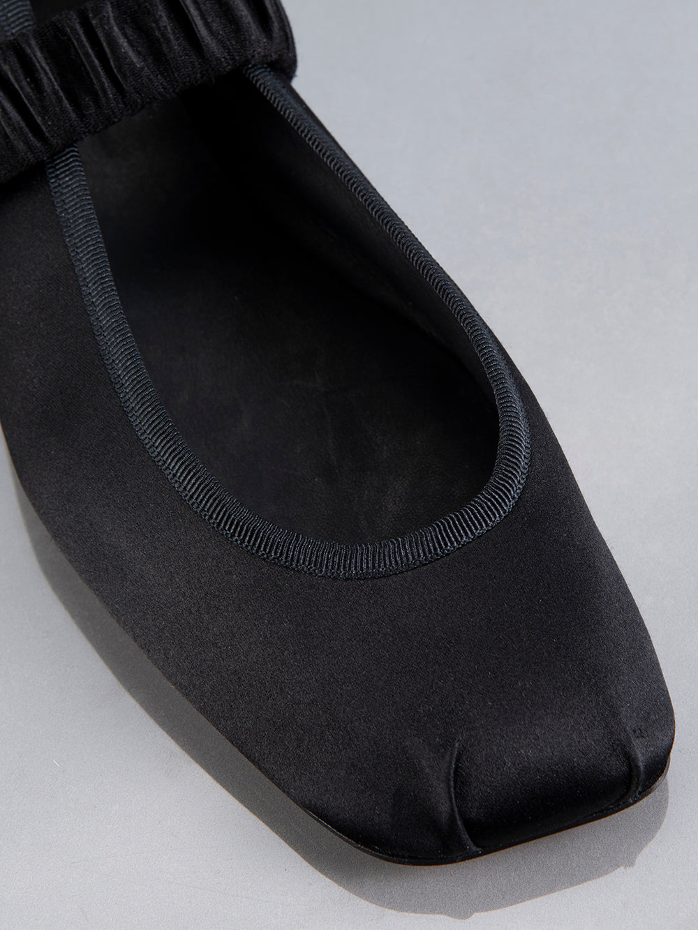 shoe toe detail view alt:size alt:fit1