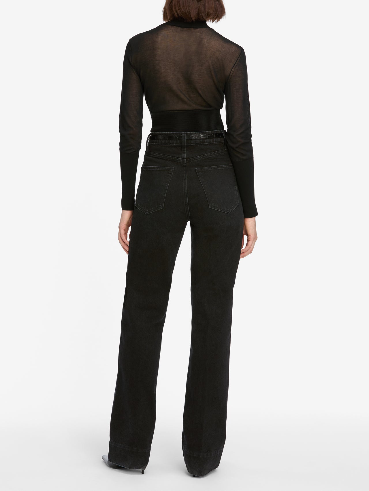 sweater back image alt:fit2