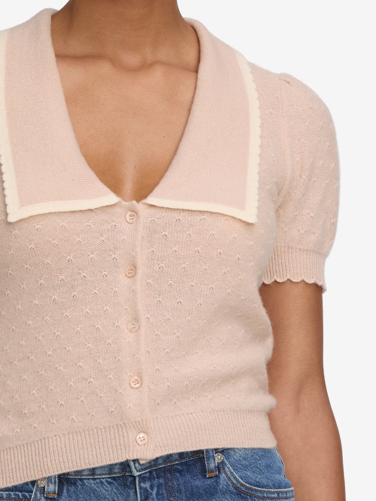 sweater front detail image alt:fit1