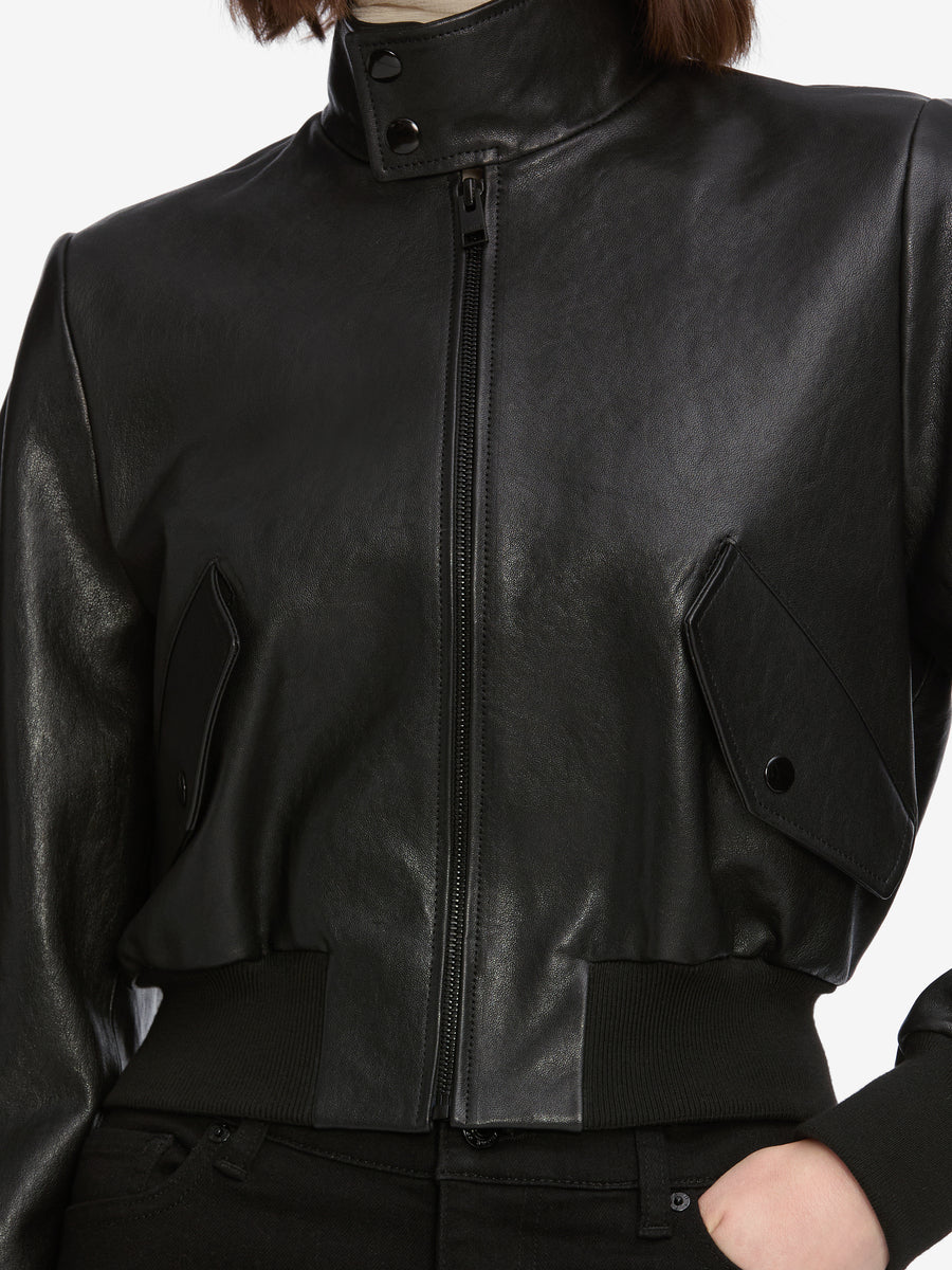 jacket front detail image alt:fit1